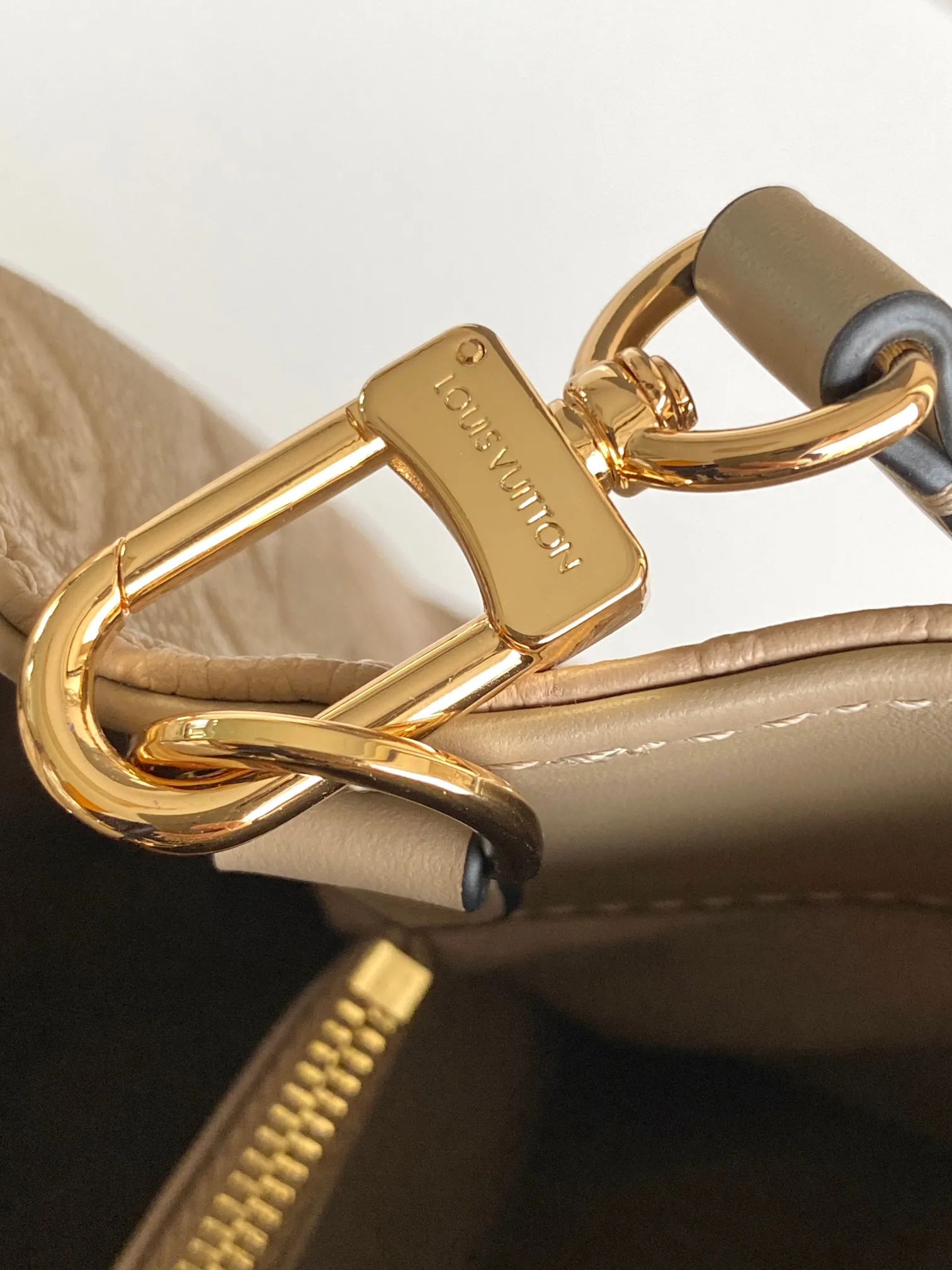 Louis Vuitton Avenue PM M15231 - Image 9