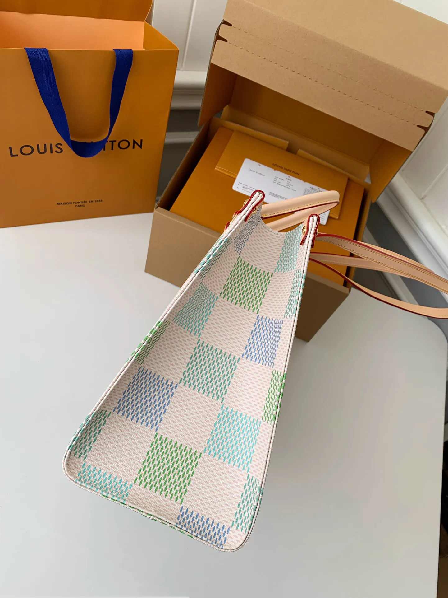 Alternative view of Louis Vuitton OnTheGo MM N40518