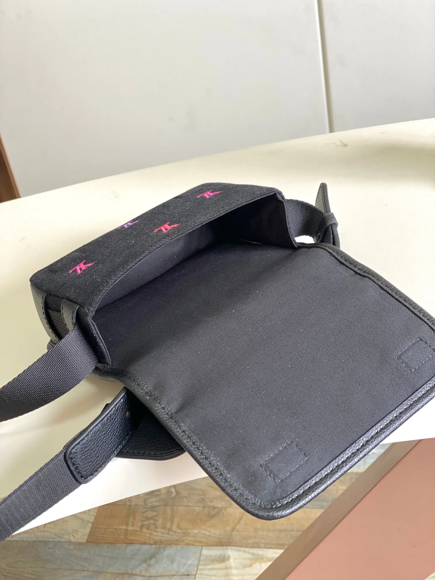 Alternative view of Louis Vuitton Bosphore Wearable Wallet M13963