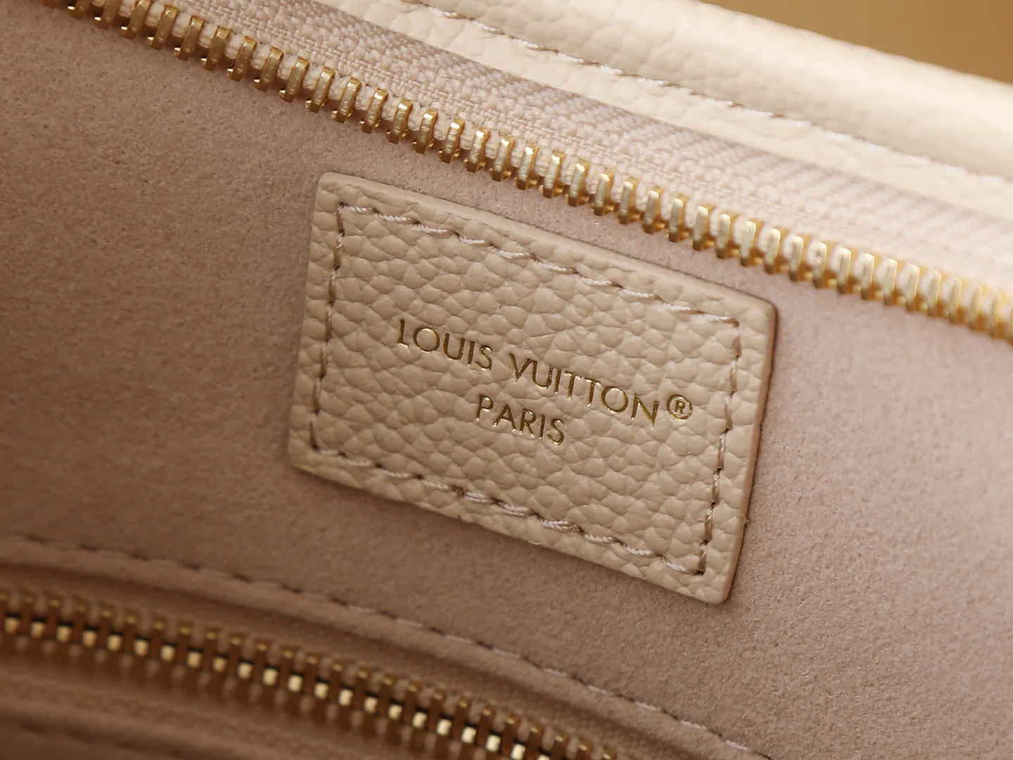 Alternative view of Louis Vuitton CarryAll PM M14321