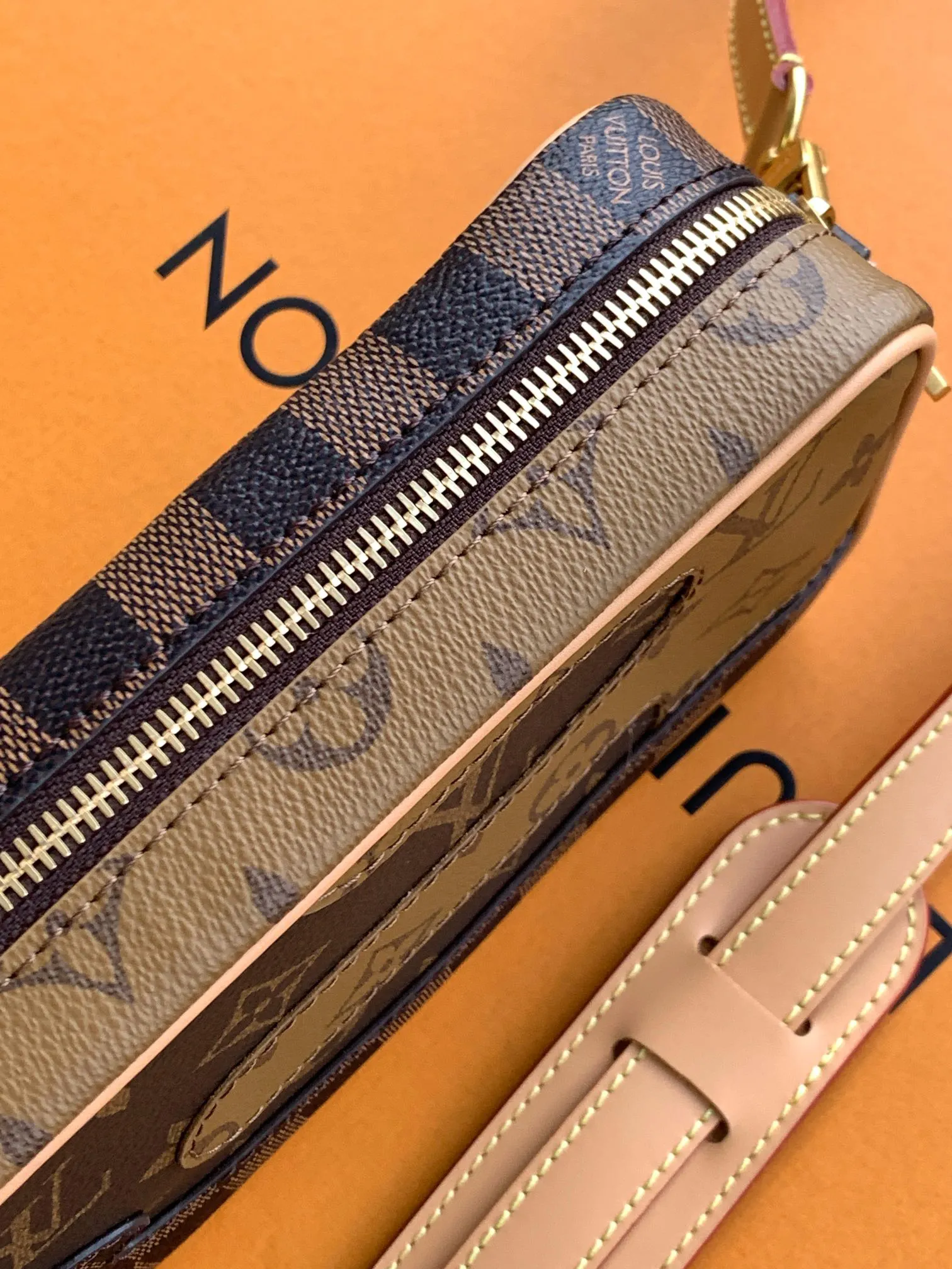 Louis Vuitton Trocadéro Wearable Wallet M26020 - Image 9