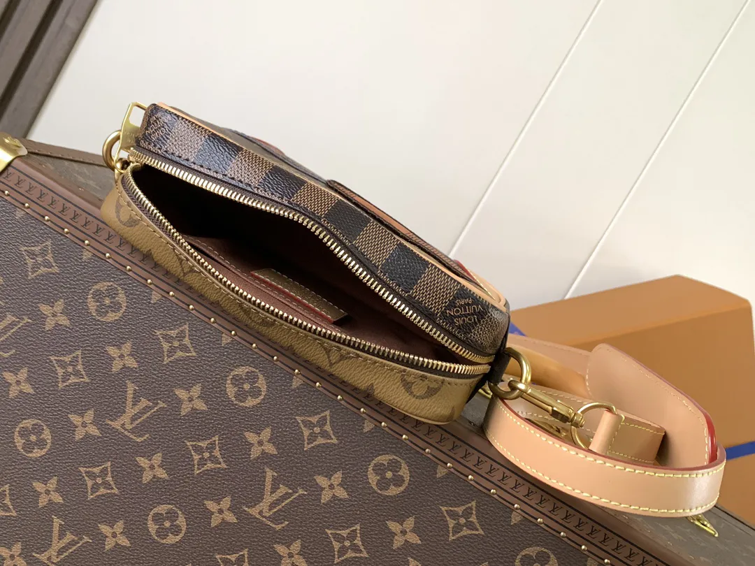 Louis Vuitton Trocadéro Wearable Wallet M26020 - Image 10