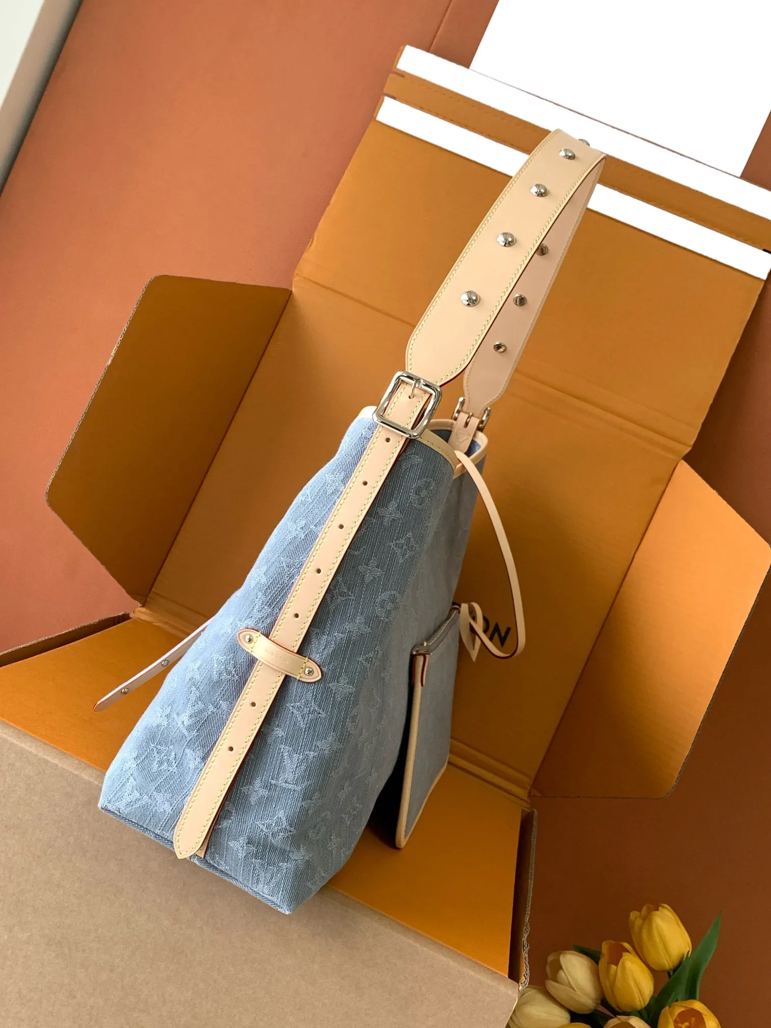 Louis Vuitton CarryAll MM M13289 - Image 4