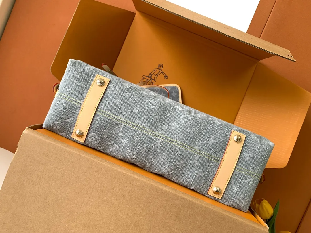 Louis Vuitton CarryAll MM M13289 - Image 6