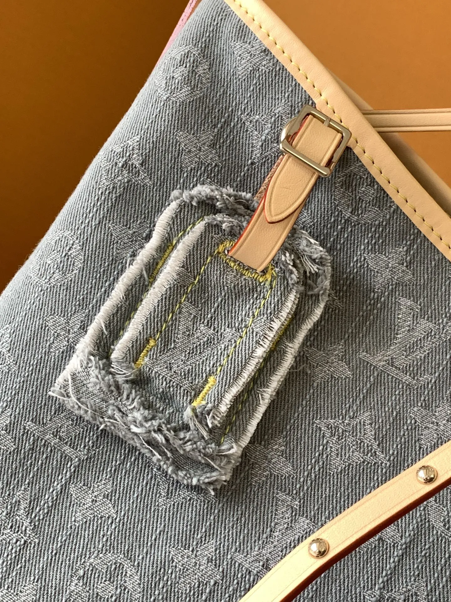 Louis Vuitton CarryAll MM M13289 - Image 7