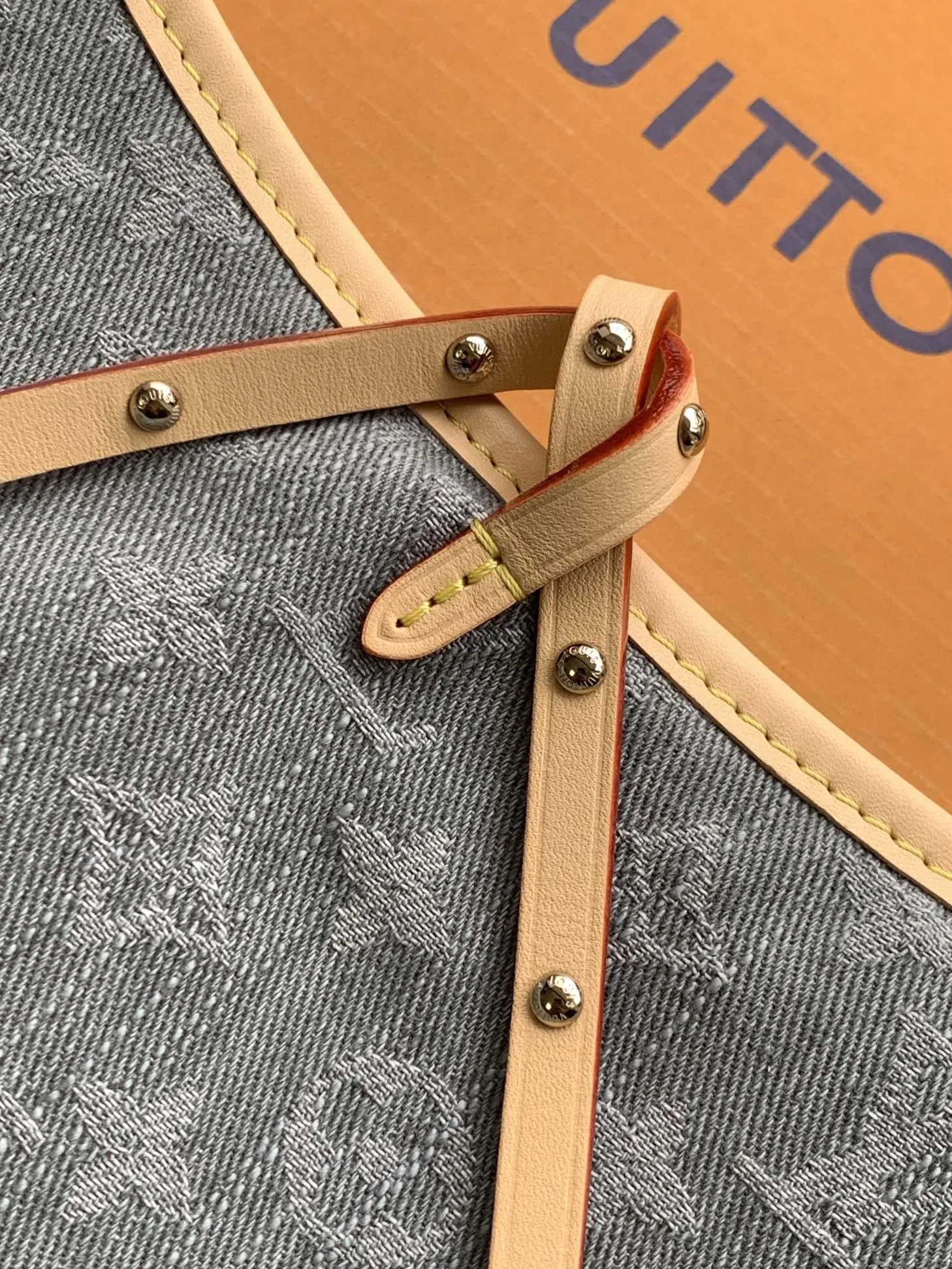 Louis Vuitton CarryAll MM M13289 - Image 8