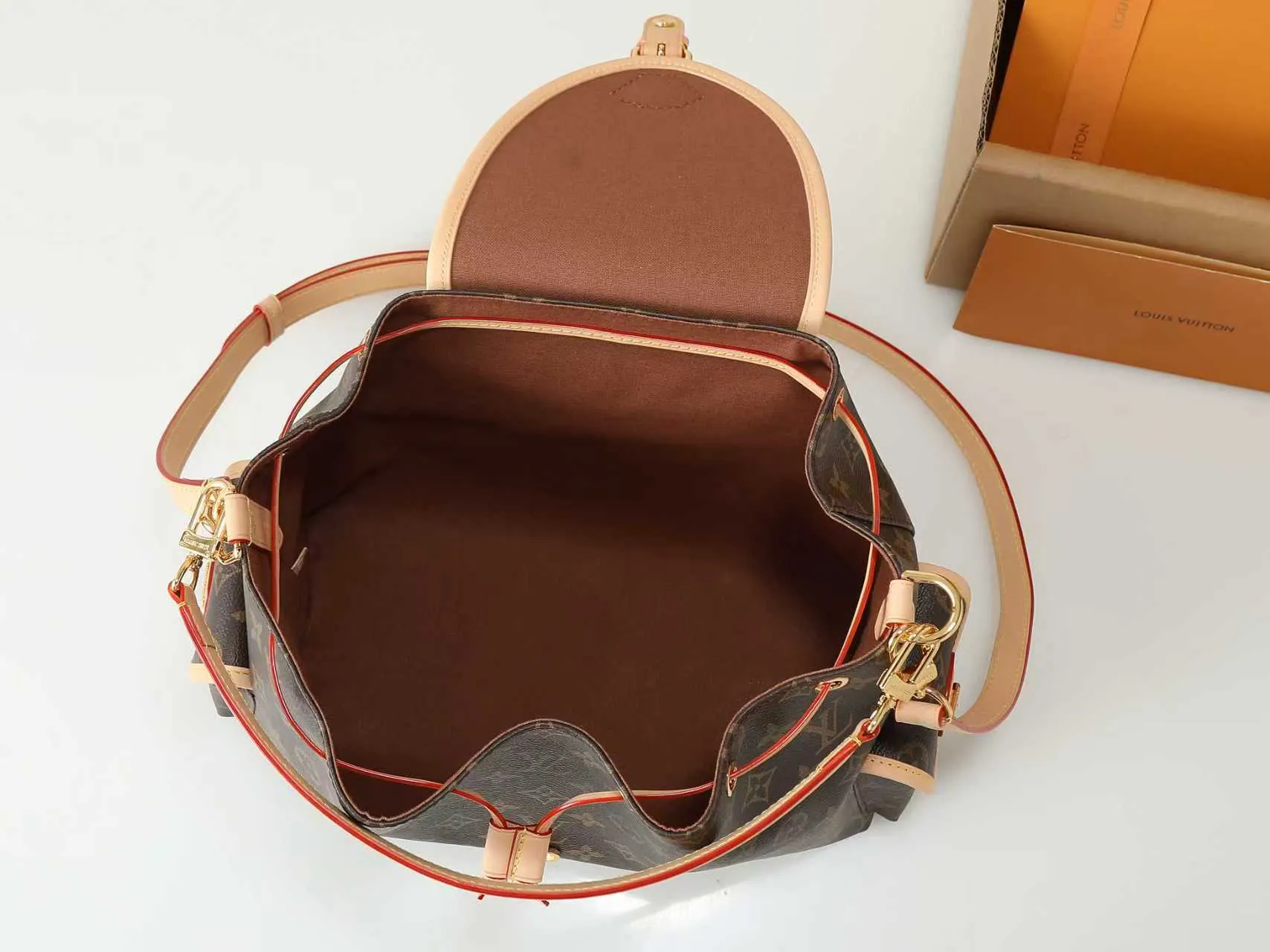 Alternative view of Louis Vuitton Odyssee MM M26040