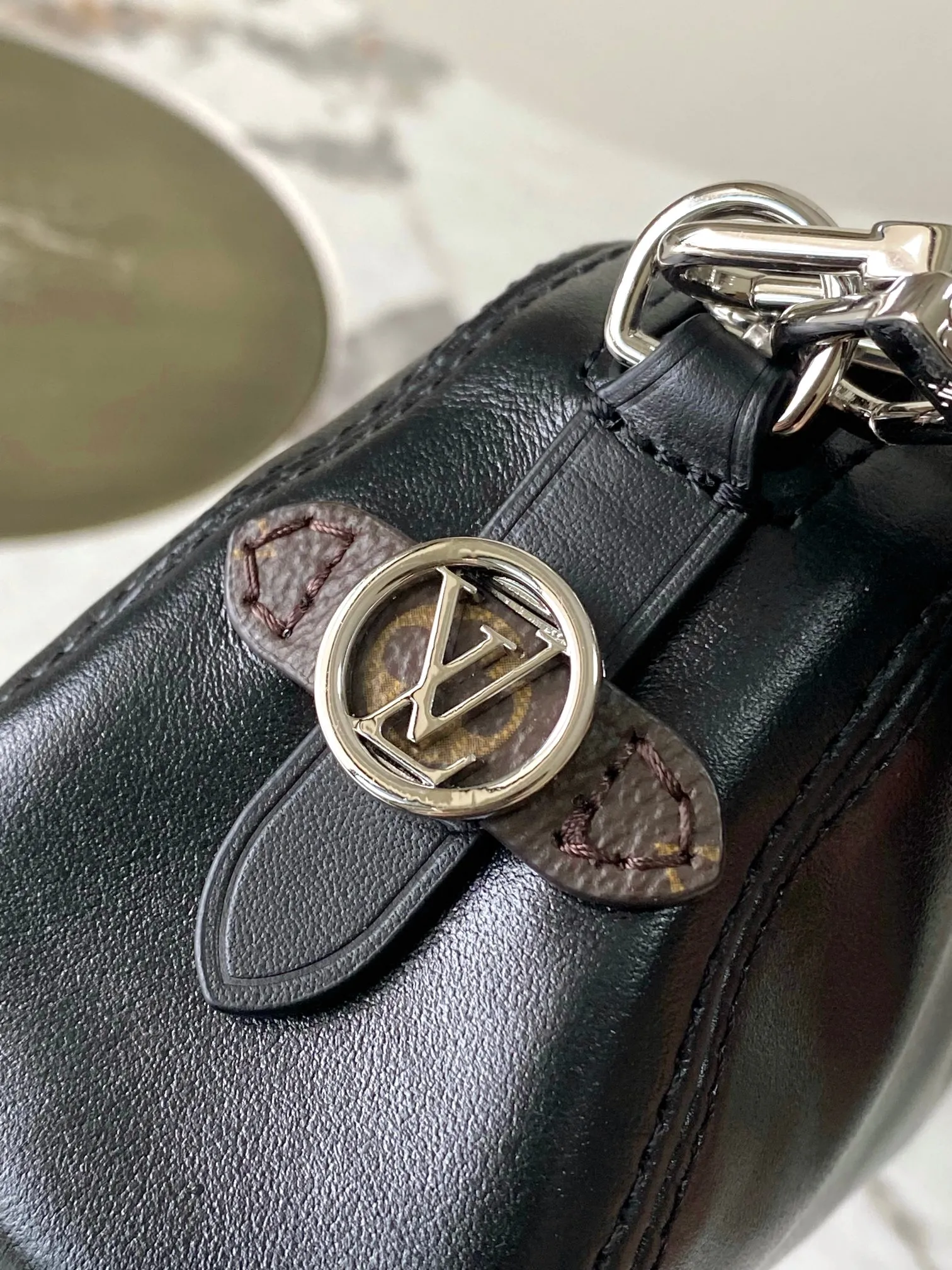 Louis Vuitton CarryAll Cargo Vibe PM M12919 - Image 9
