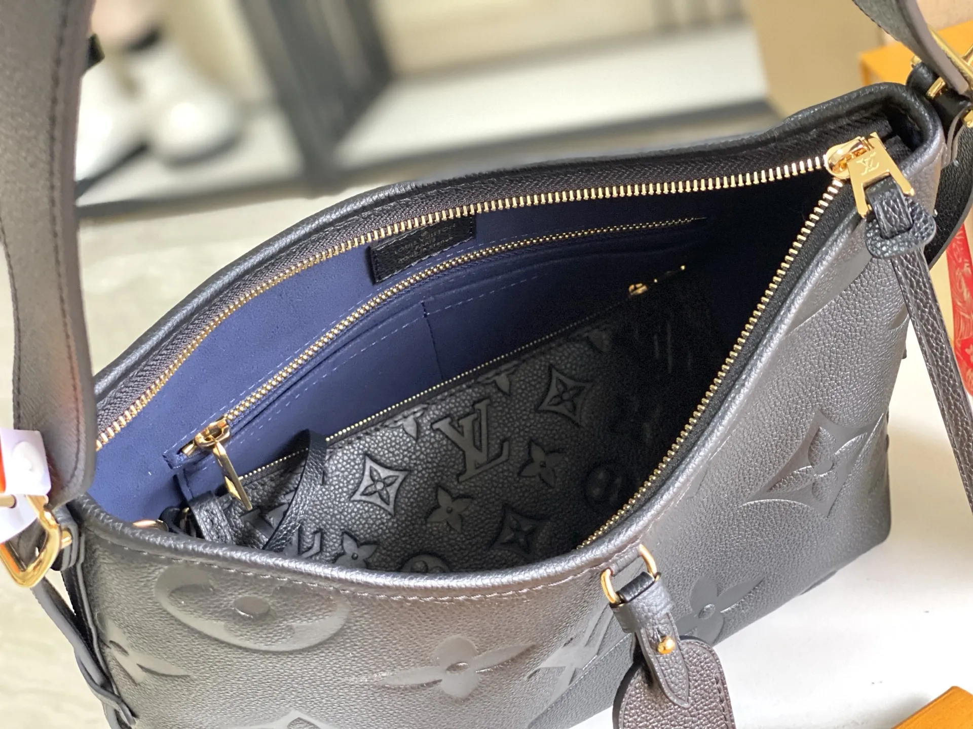 Alternative view of Louis Vuitton CarryAll PM M46288