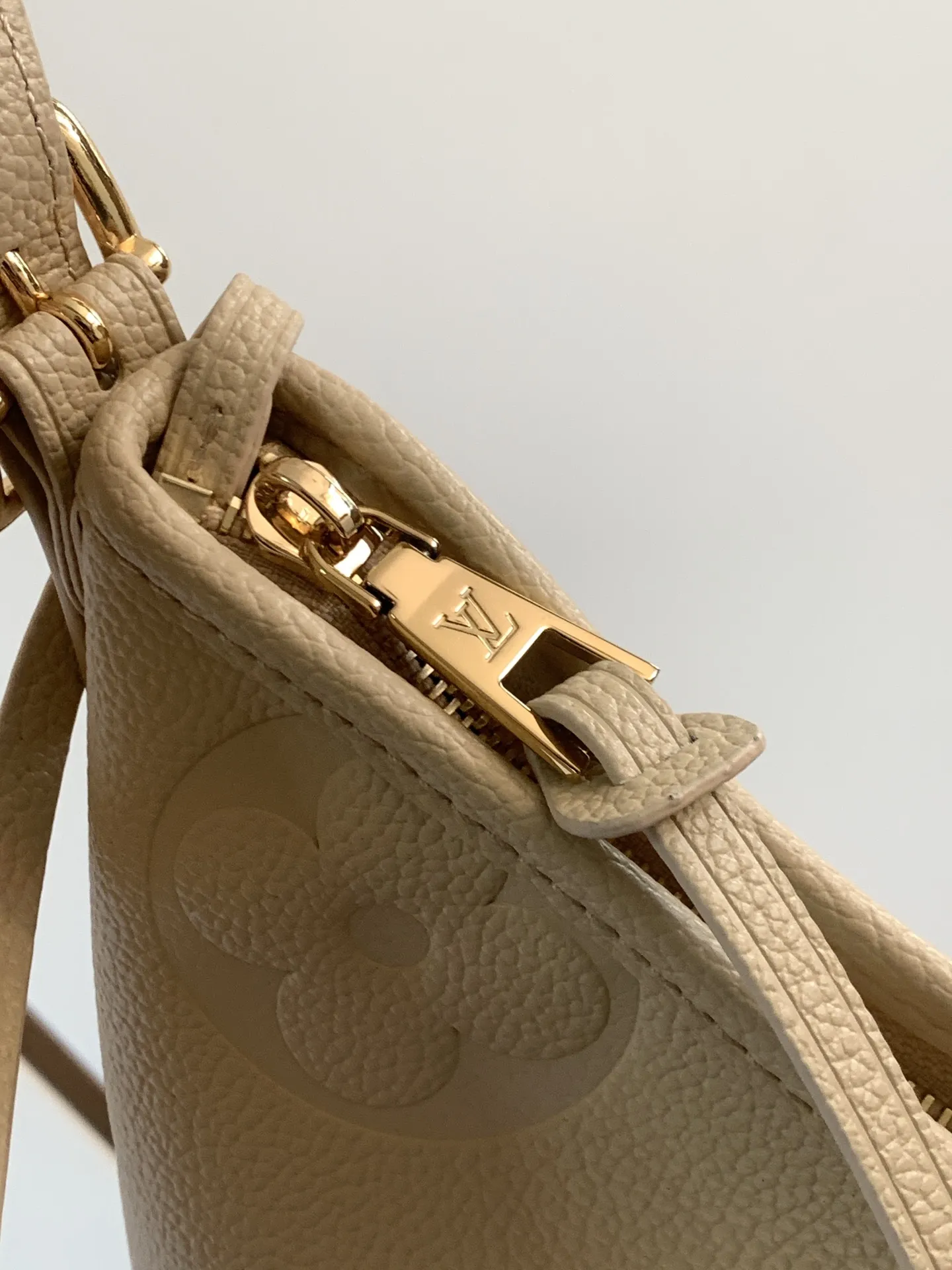 Louis Vuitton CarryAll PM M46293 - Image 8