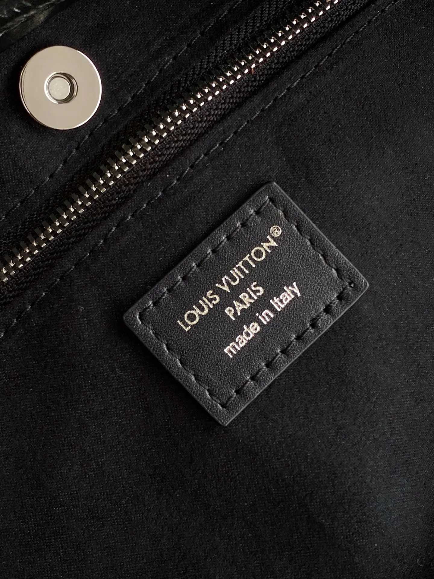 Alternative view of Louis Vuitton CarryAll Vibe BB M12888
