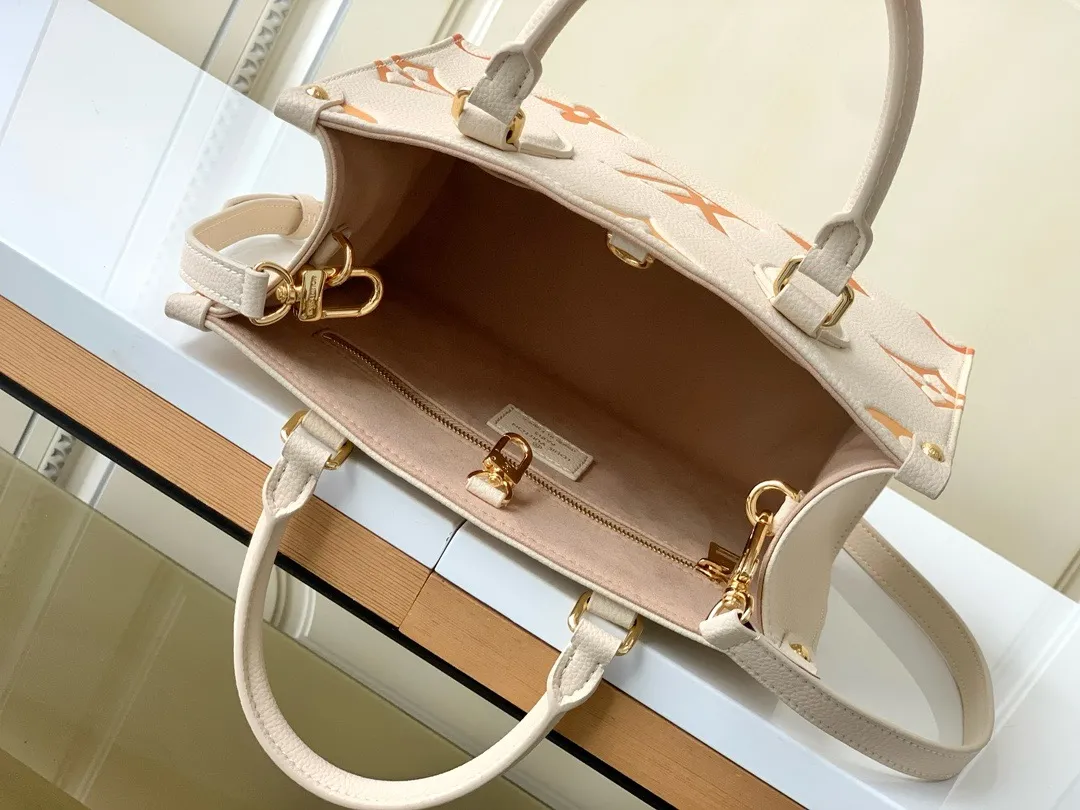 Alternative view of Louis Vuitton ONTHEGO PM M46513