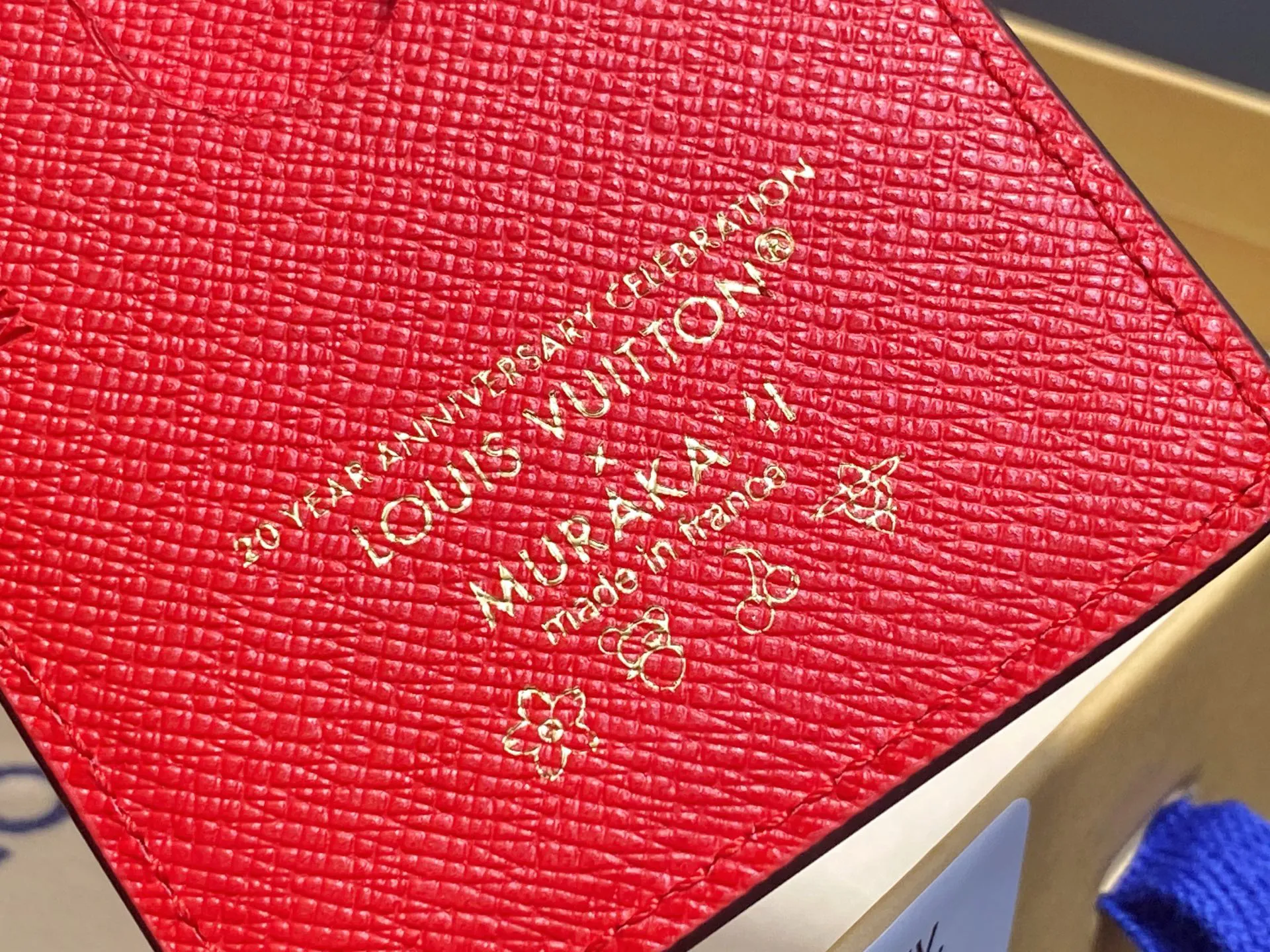 Alternative view of Louis Vuitton Magnetic Card Holder M14562