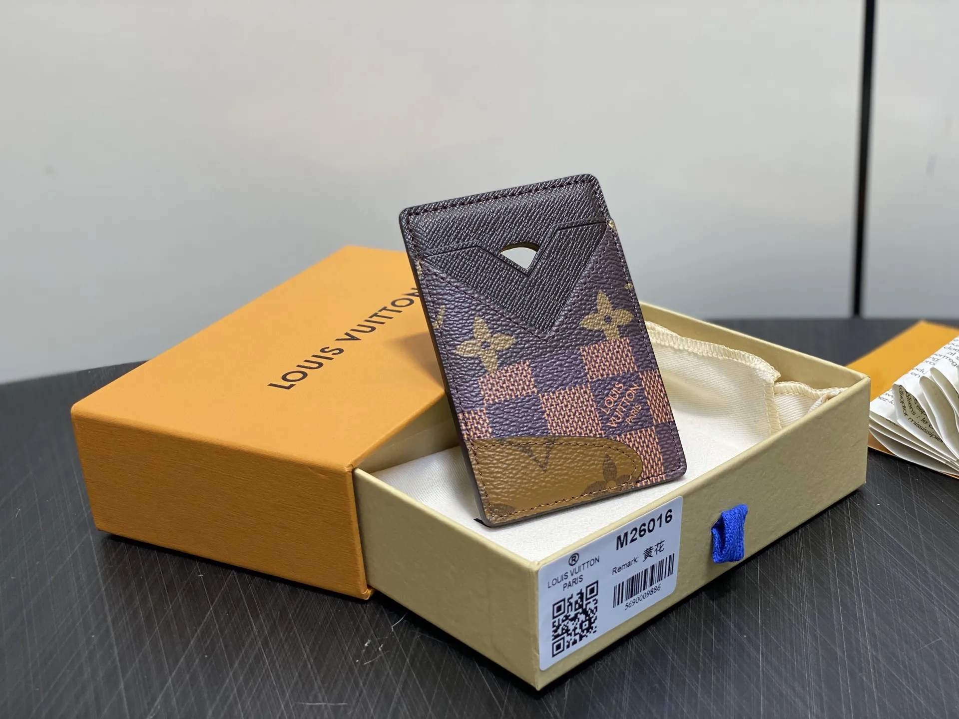Louis Vuitton Magnetic Card Holder M26016 - 图片 3
