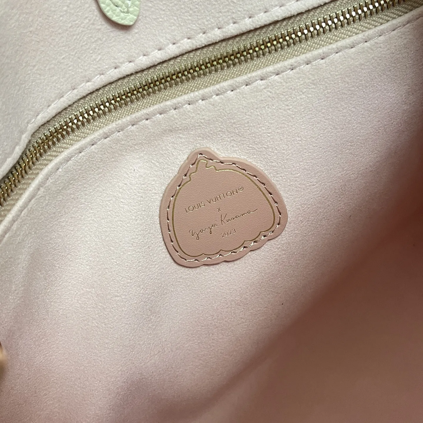 Alternative view of Louis Vuitton ONTHEGO PM M21732