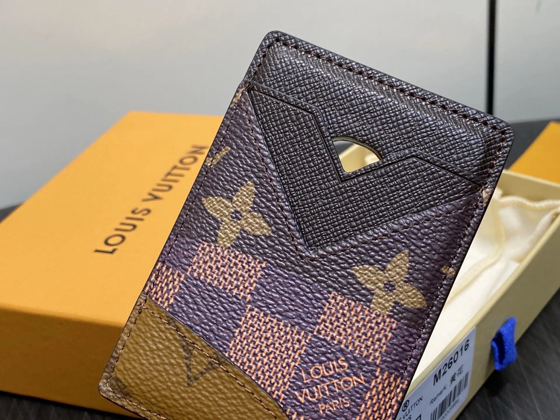 Louis Vuitton Magnetic Card Holder M26016 - 图片 6
