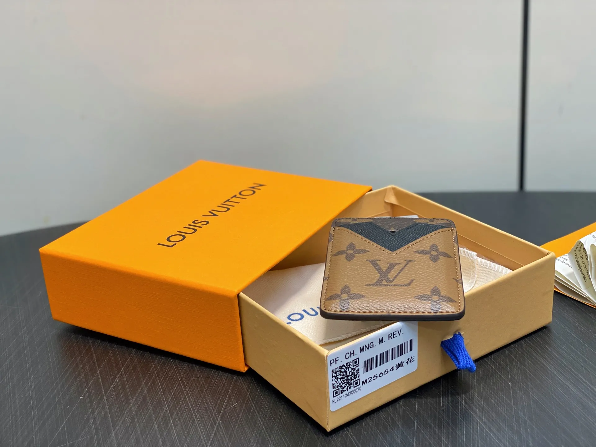 Louis Vuitton Magnetic Card Holder M25654 - Image 5