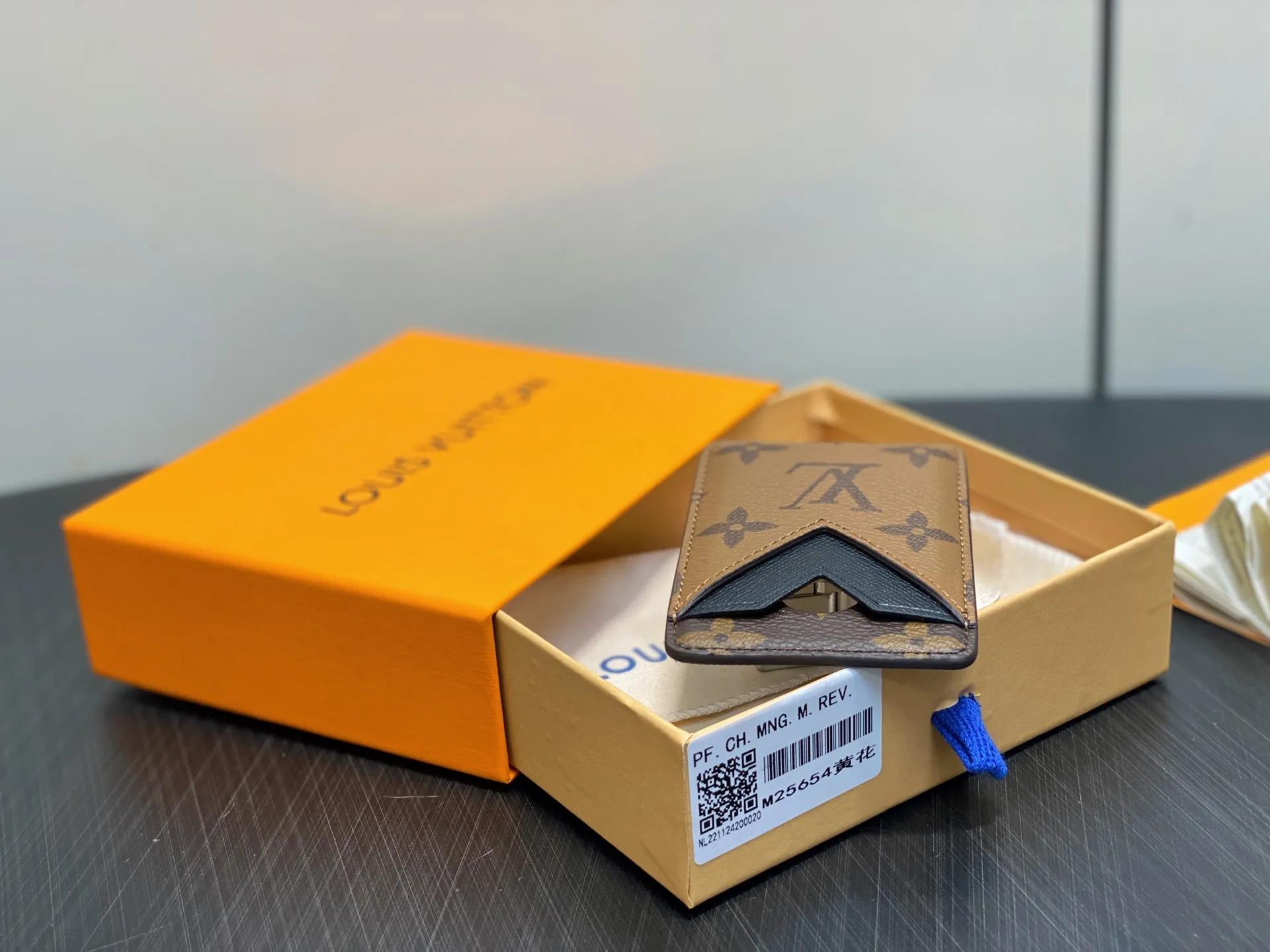 Louis Vuitton Magnetic Card Holder M25654 - Image 6