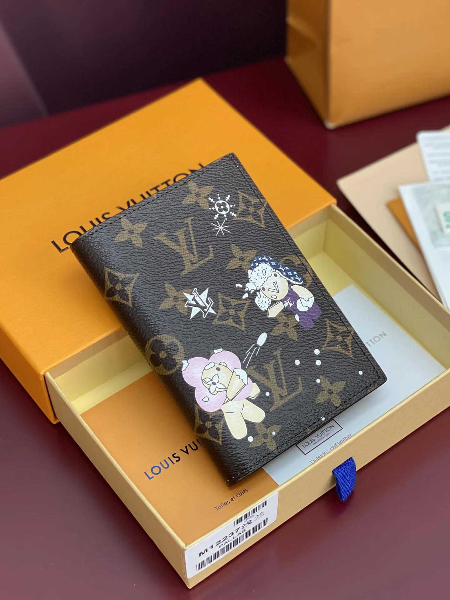Louis Vuitton Passport Cover M12237 - 图片 3