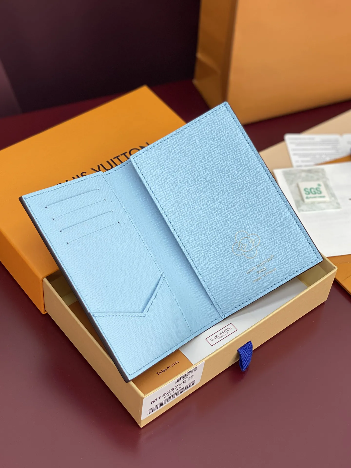Louis Vuitton Passport Cover M12237 - 图片 6