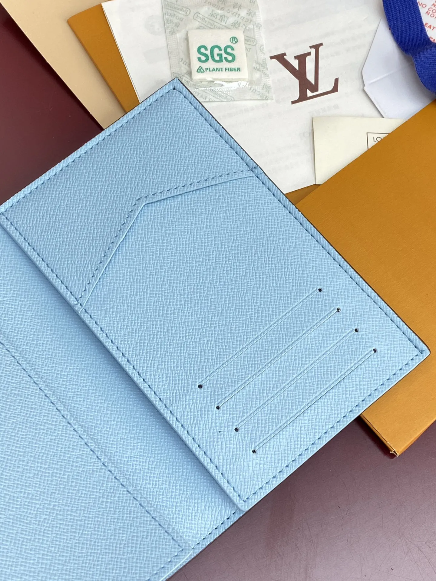 Louis Vuitton Passport Cover M12237 - 图片 10