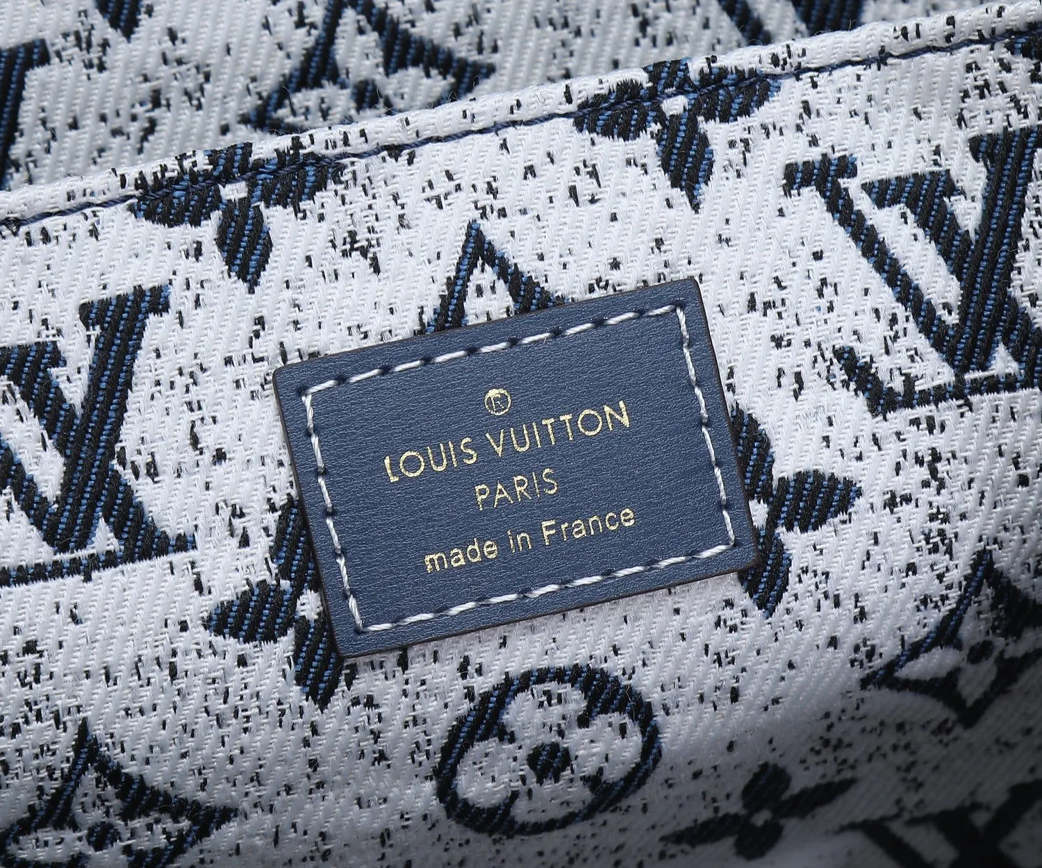 Alternative view of Louis Vuitton OnTheGo MM M59608