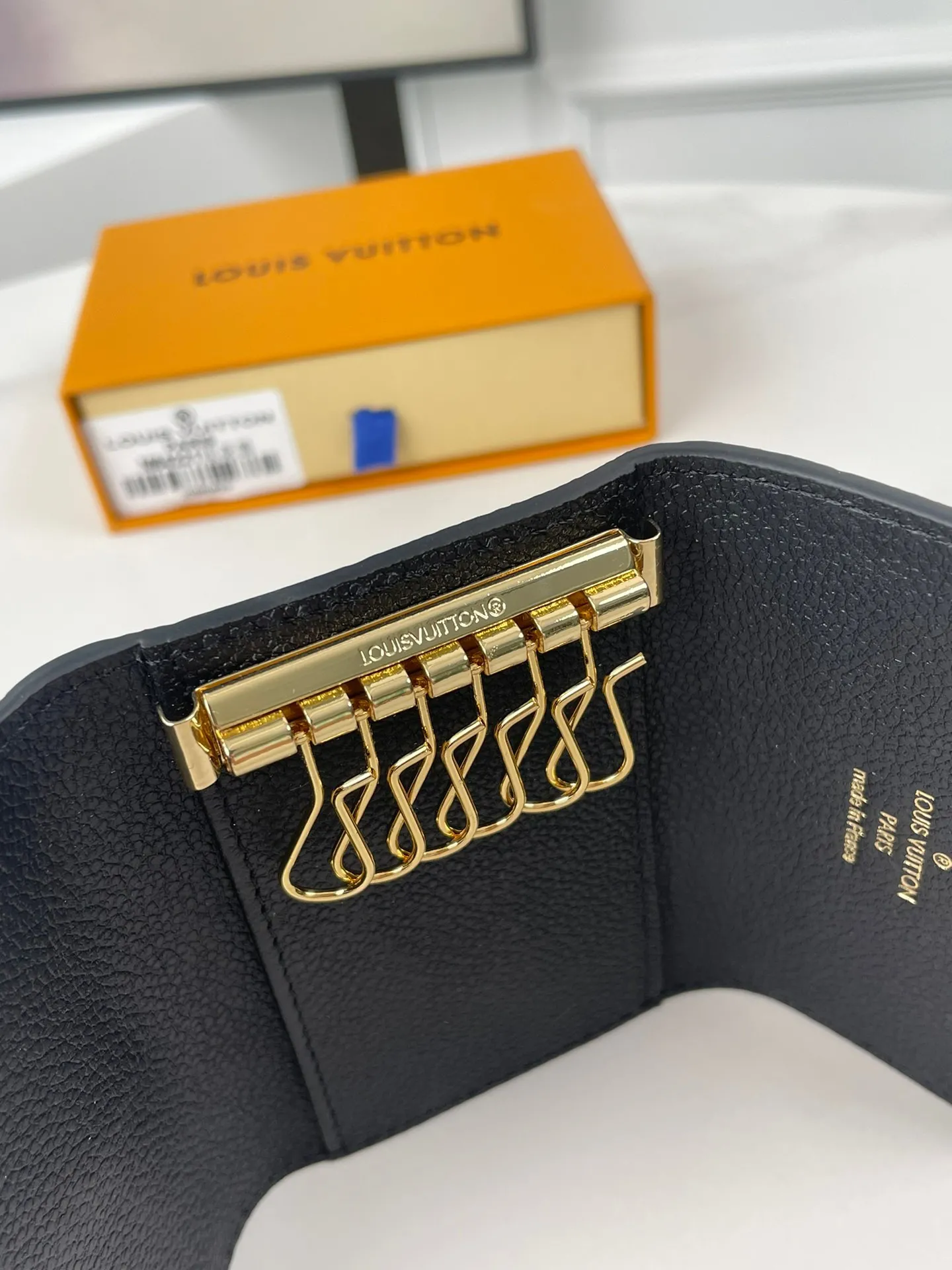 Louis Vuitton 6 Key Holder M64421 - Image 10