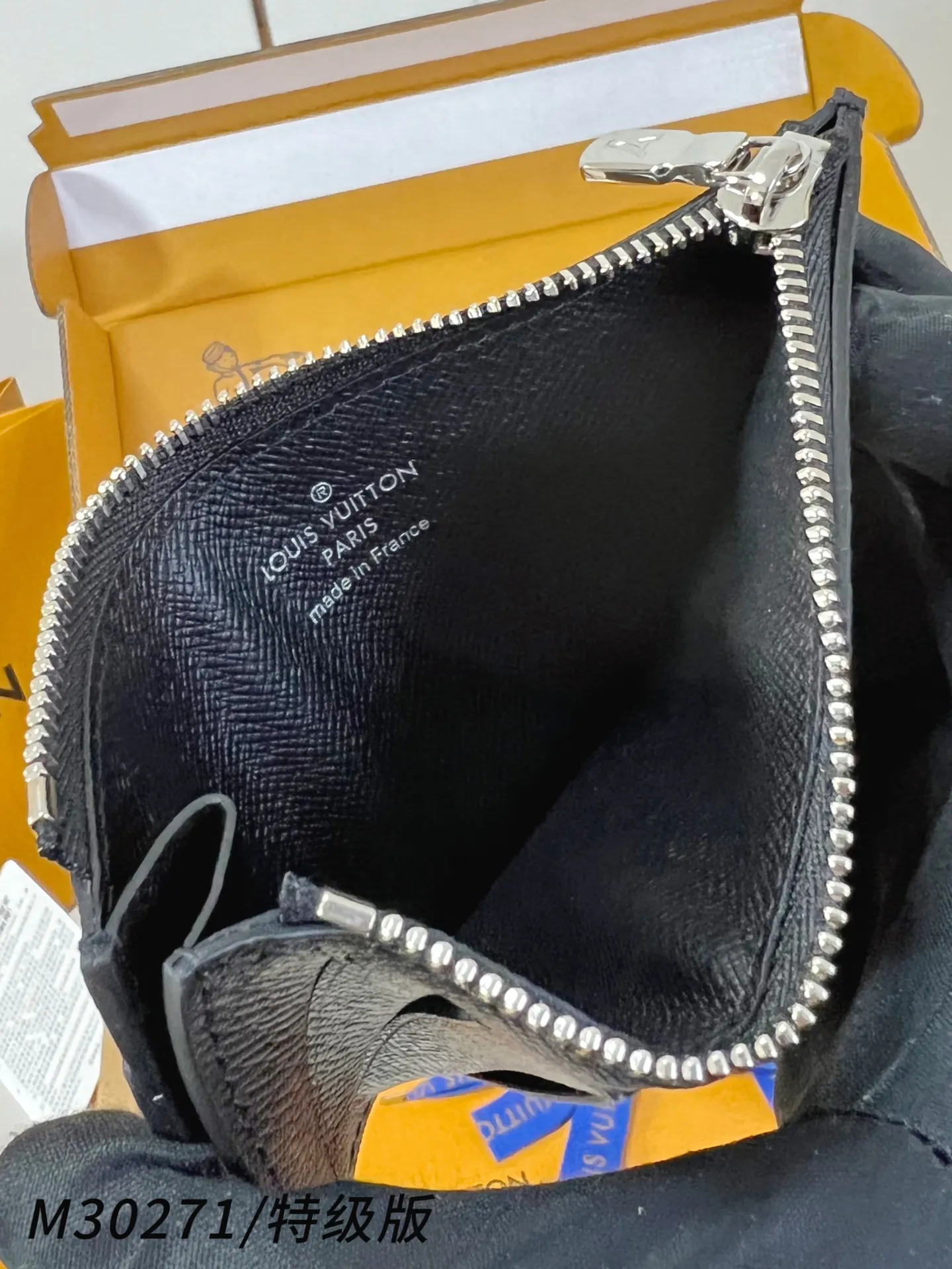 Louis Vuitton Coin Card Holder M30271 - Image 8