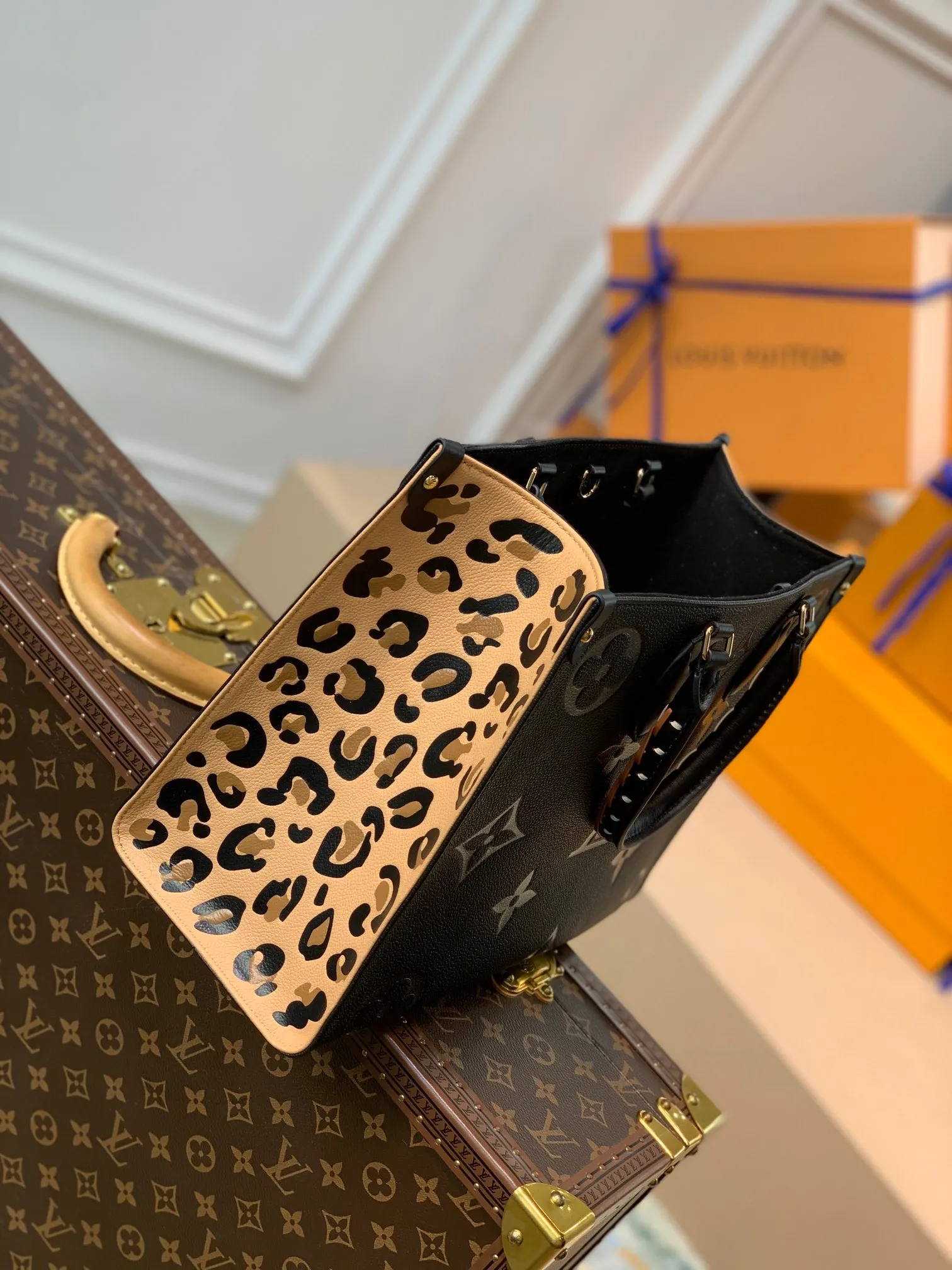 Louis Vuitton OnTheGo MM M58522 - Image 8