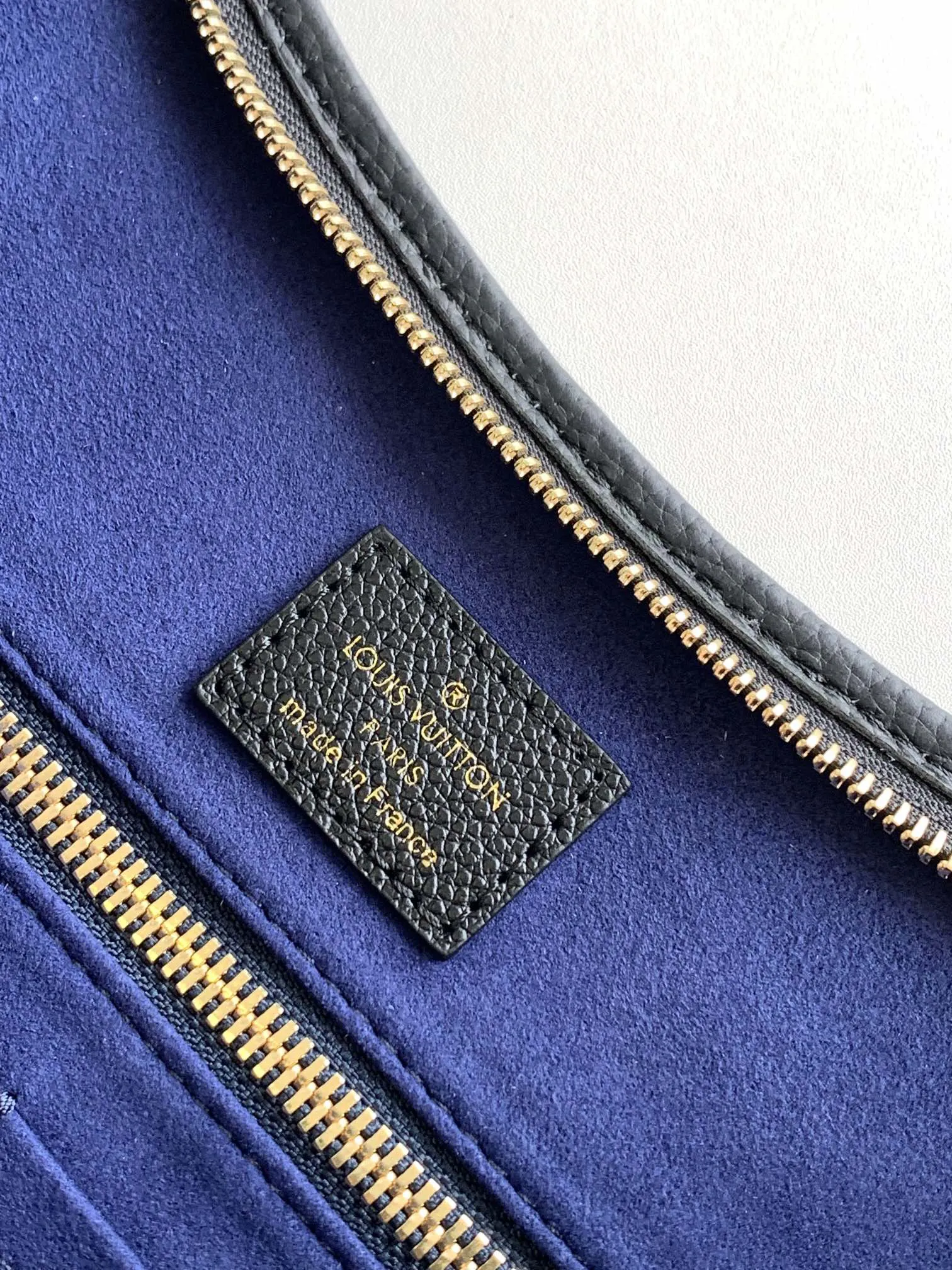 Alternative view of Louis Vuitton CarryAll MM M46289