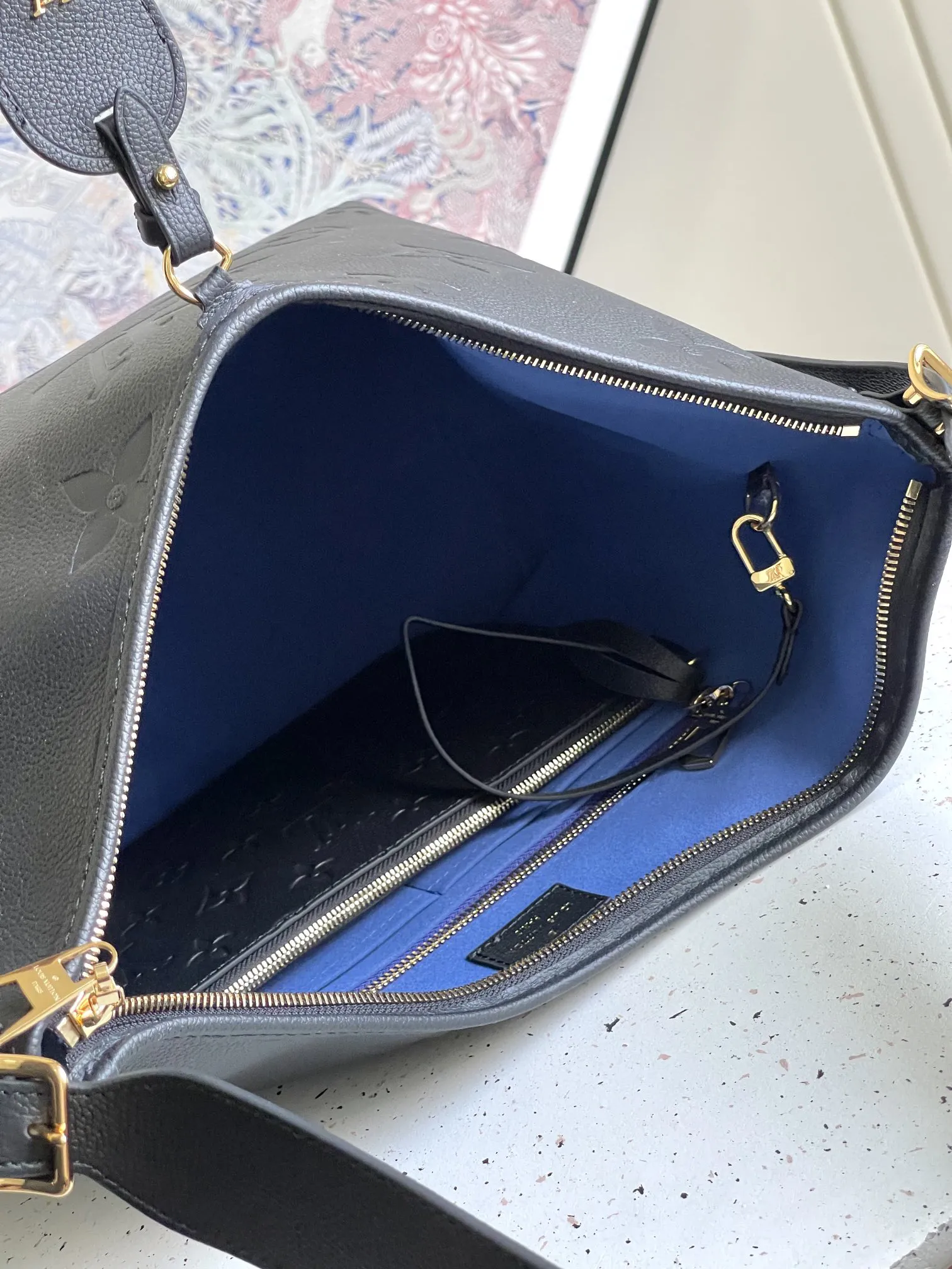 Alternative view of Louis Vuitton CarryAll MM M46669