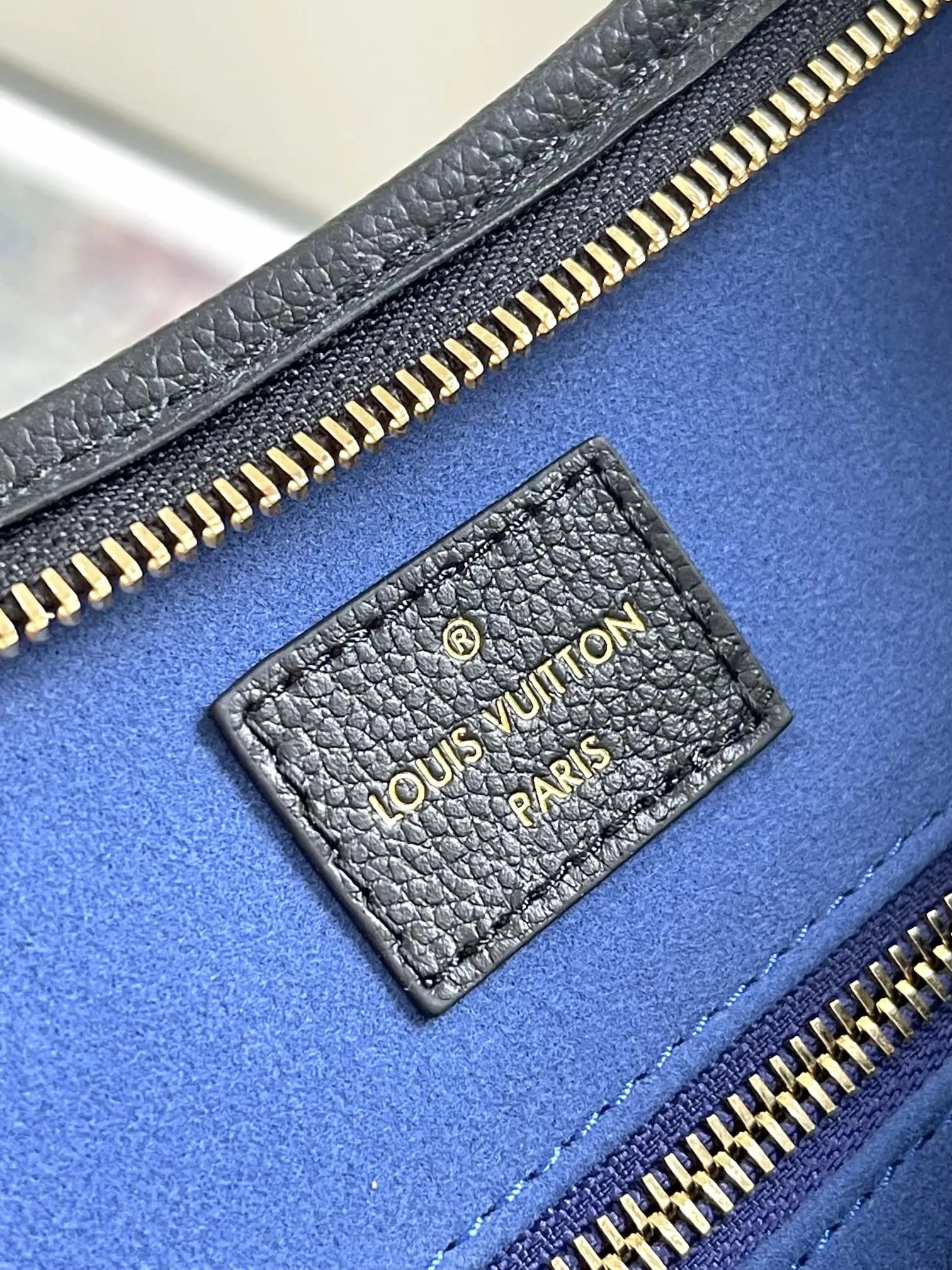 Louis Vuitton CarryAll MM M46669 - Image 10