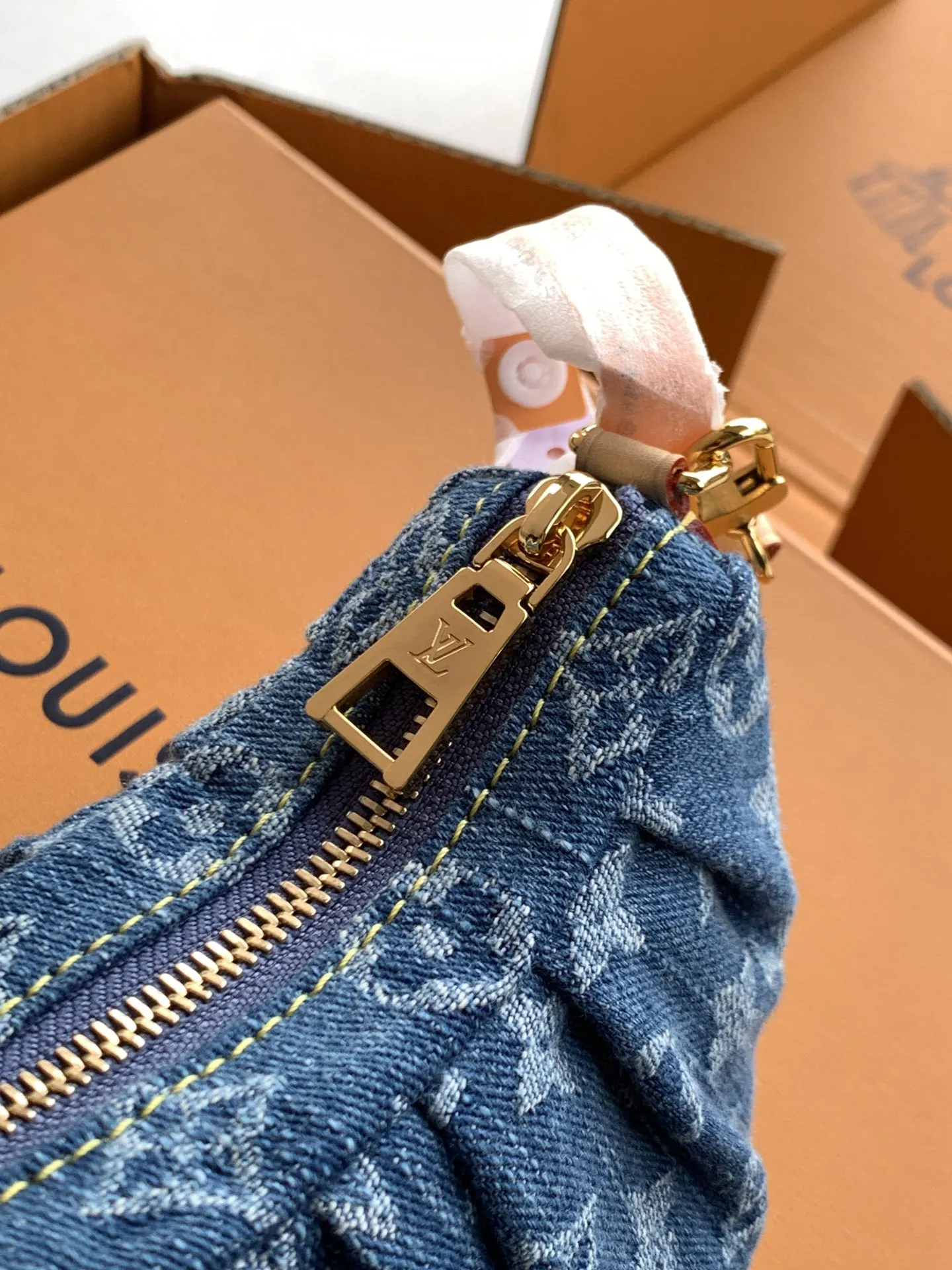 Louis Vuitton Pochette Valley M13571 - 图片 7