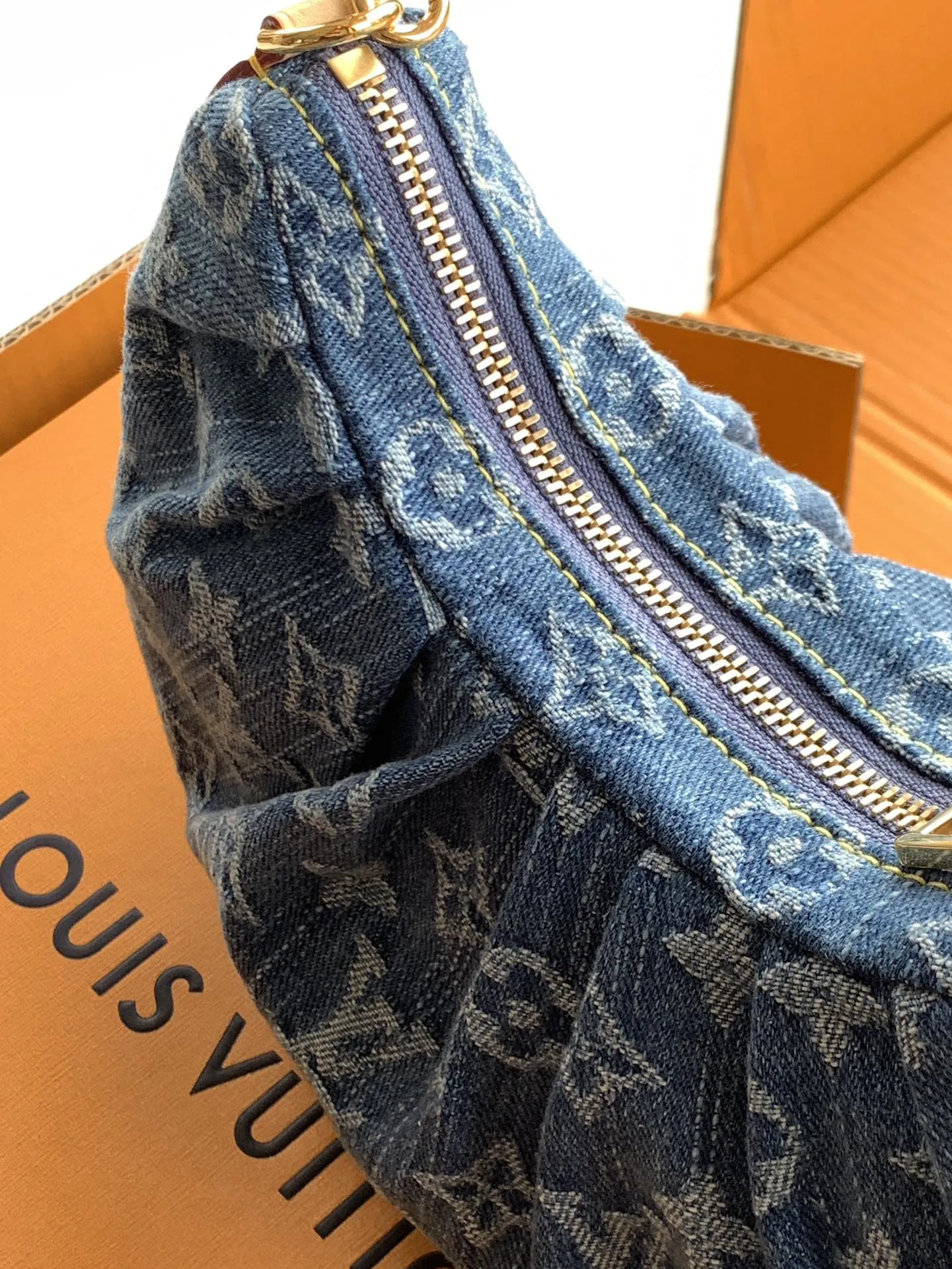 Louis Vuitton Pochette Valley M13571 - 图片 9