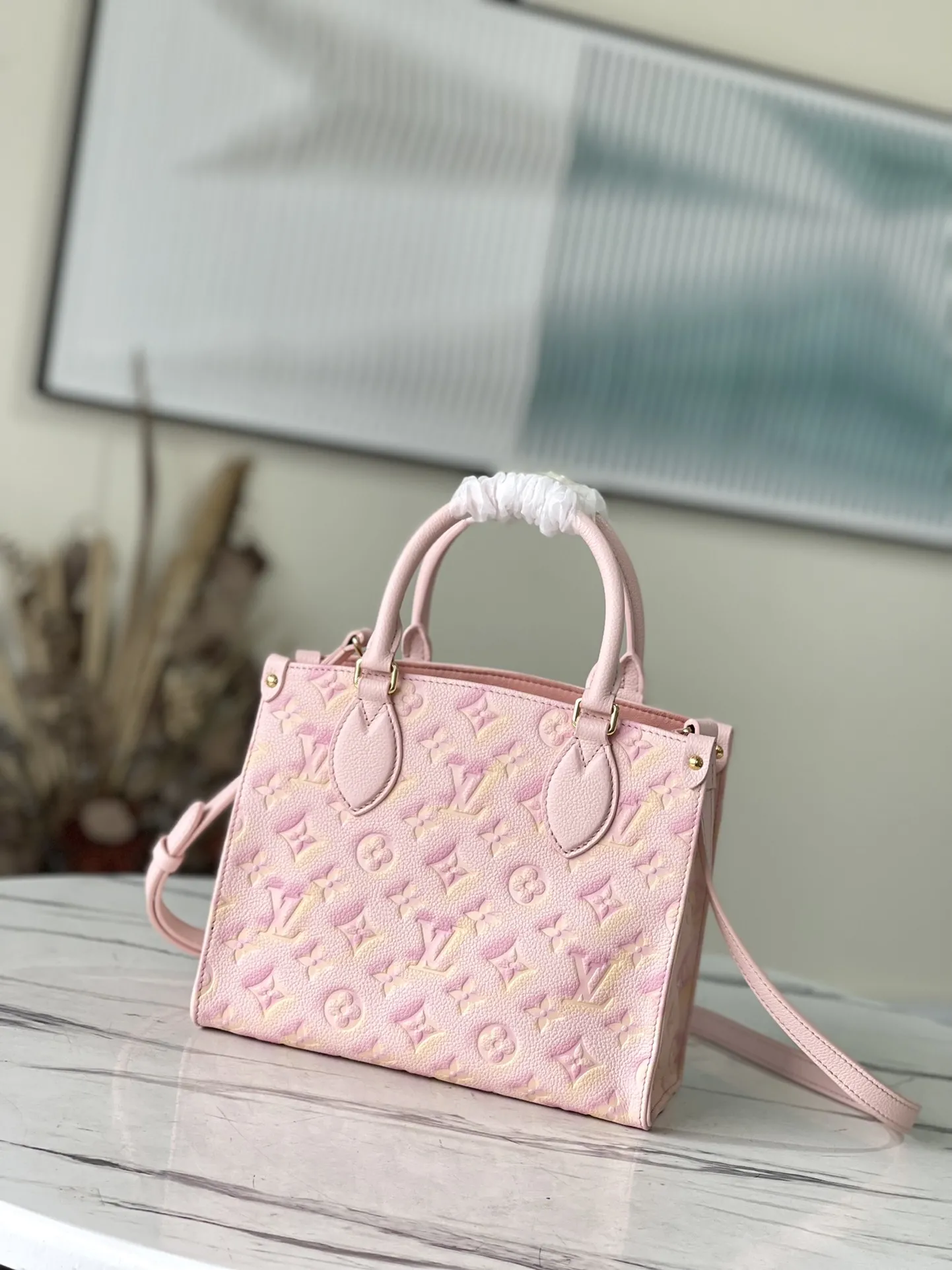 Louis Vuitton OnTheGo PM M46168 - 图片 5