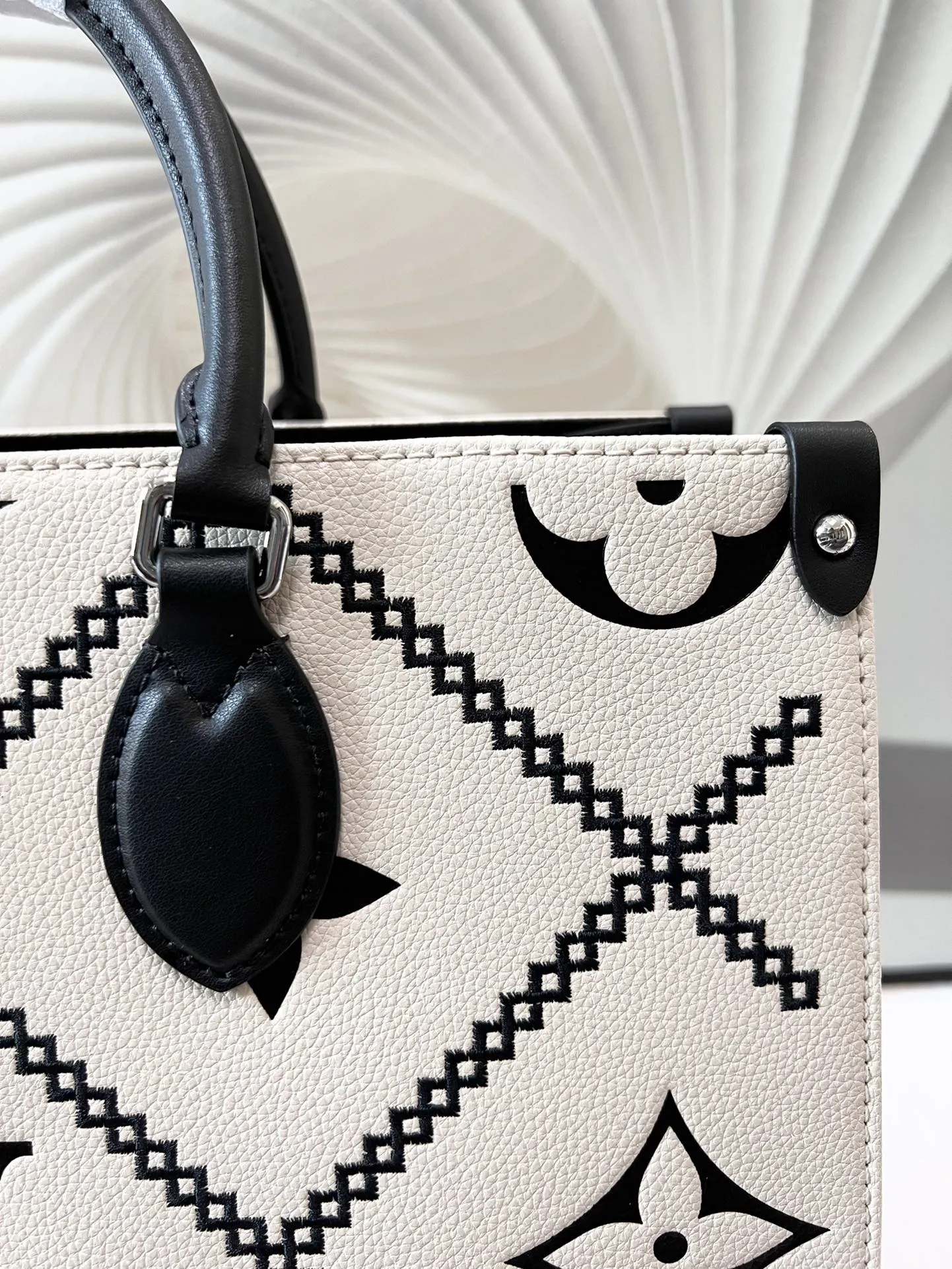 Louis Vuitton Onthego MM M46016 - 图片 4