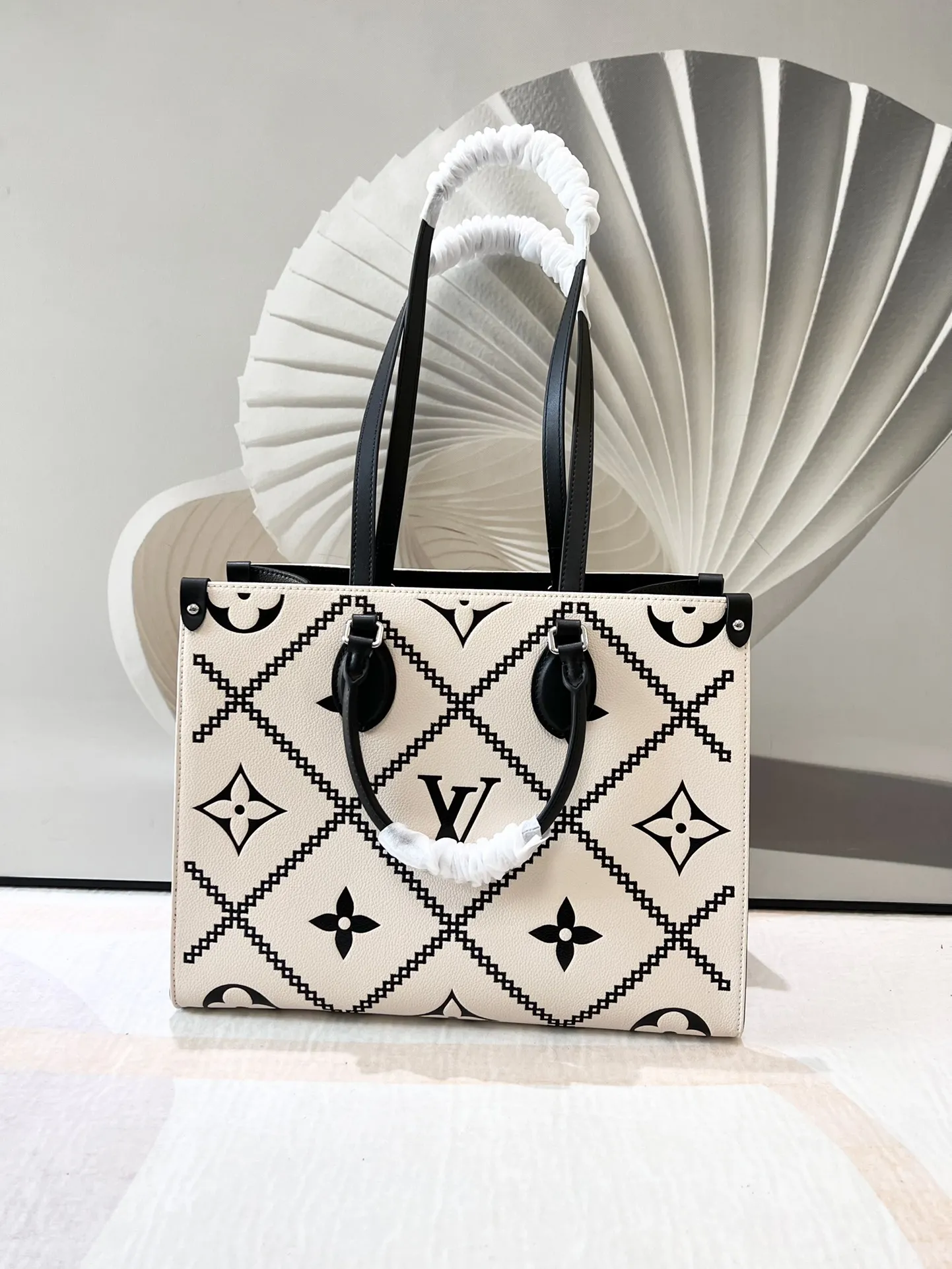 Louis Vuitton Onthego MM M46016 - 图片 8