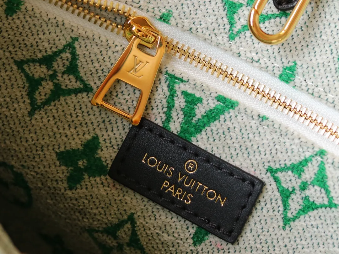 Alternative view of Louis Vuitton ONTHEGO PM M46216