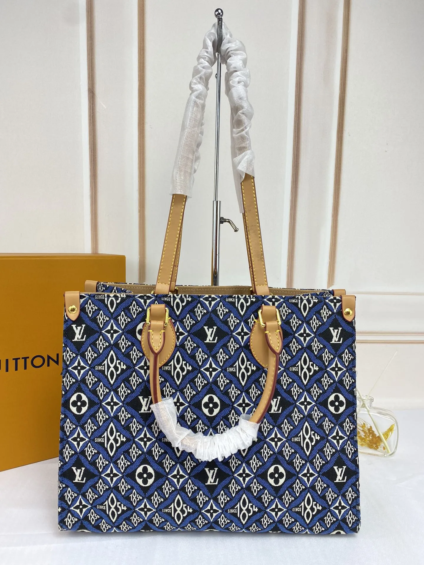 Alternative view of Louis Vuitton Onthego MM M57396