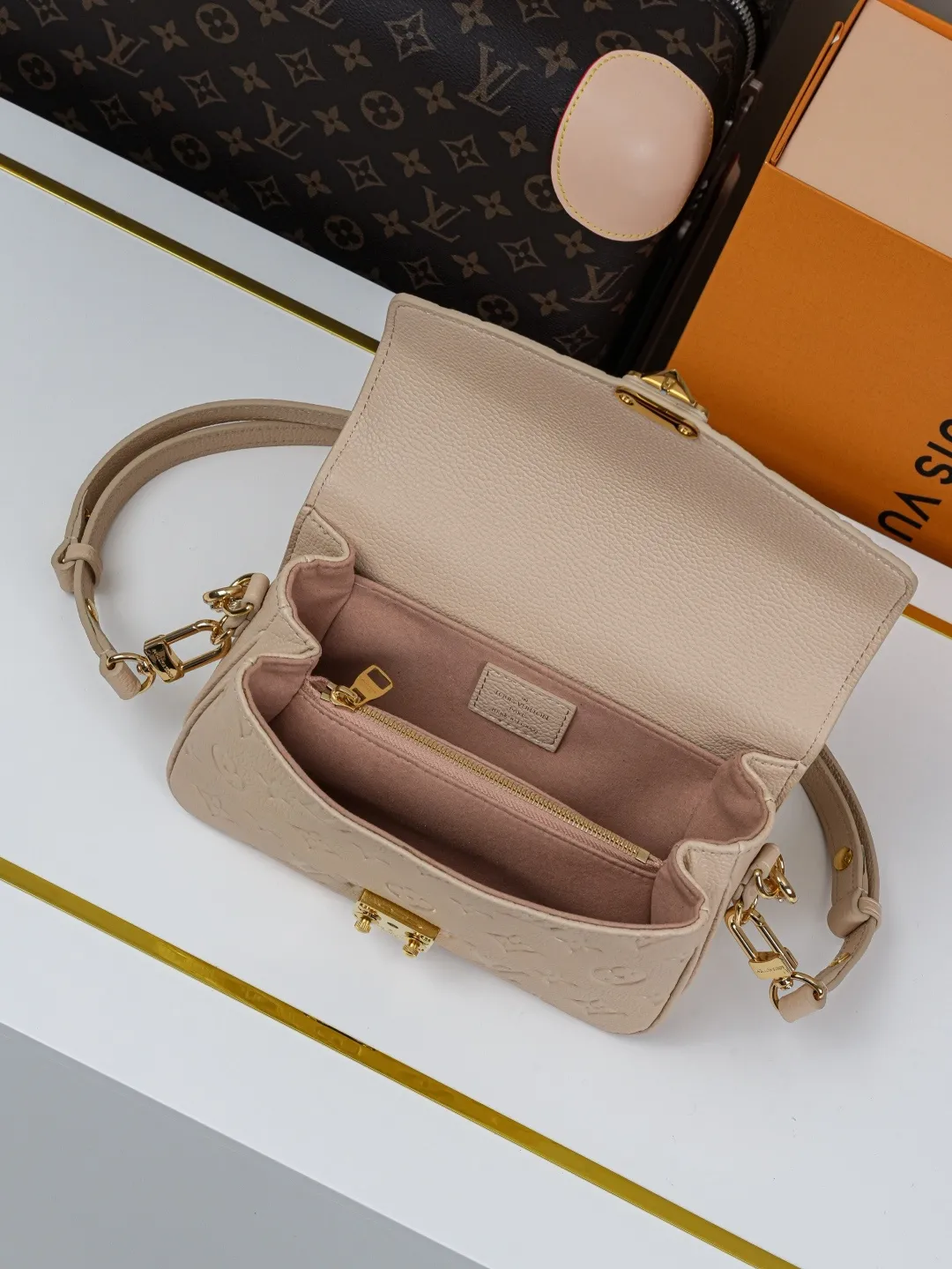 Louis Vuitton Pochette Métis East West M14322 - 图片 9