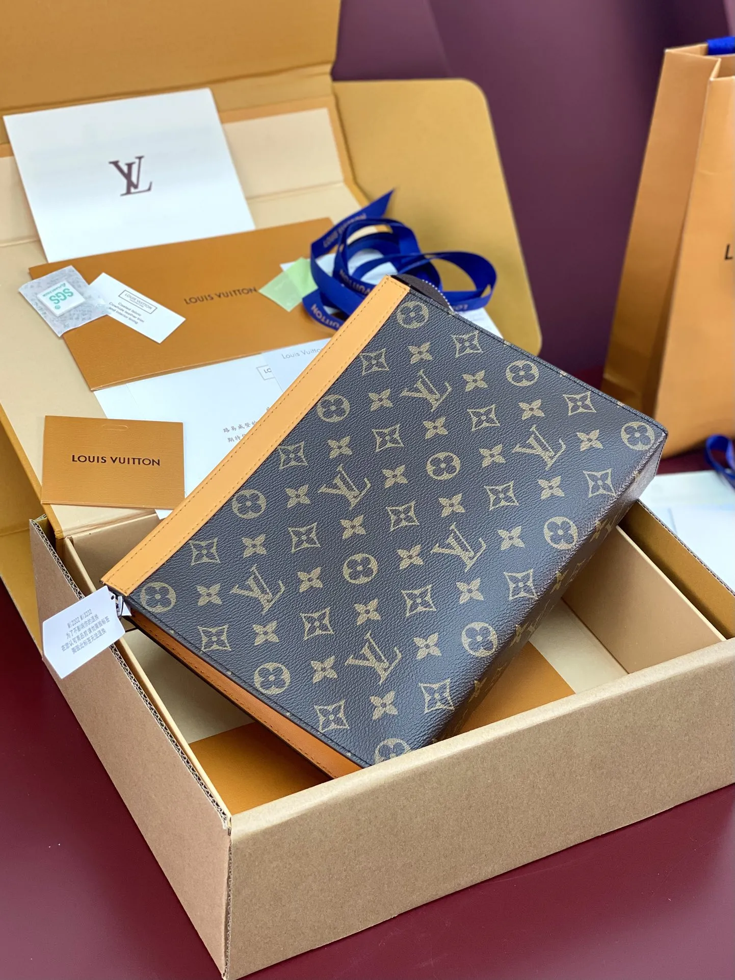 Louis Vuitton Pochette Voyage MM M12820 - 图片 5