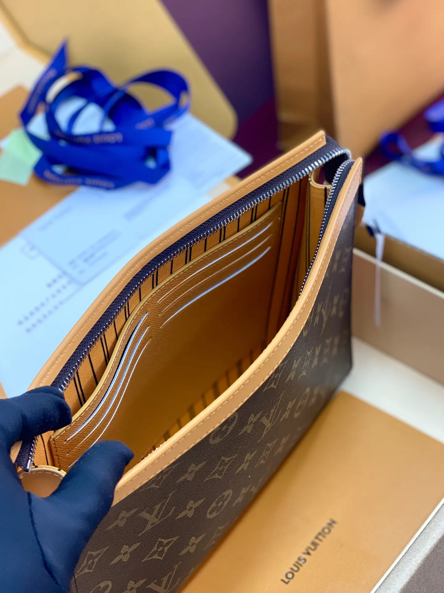 Louis Vuitton Pochette Voyage MM M12820 - 图片 7