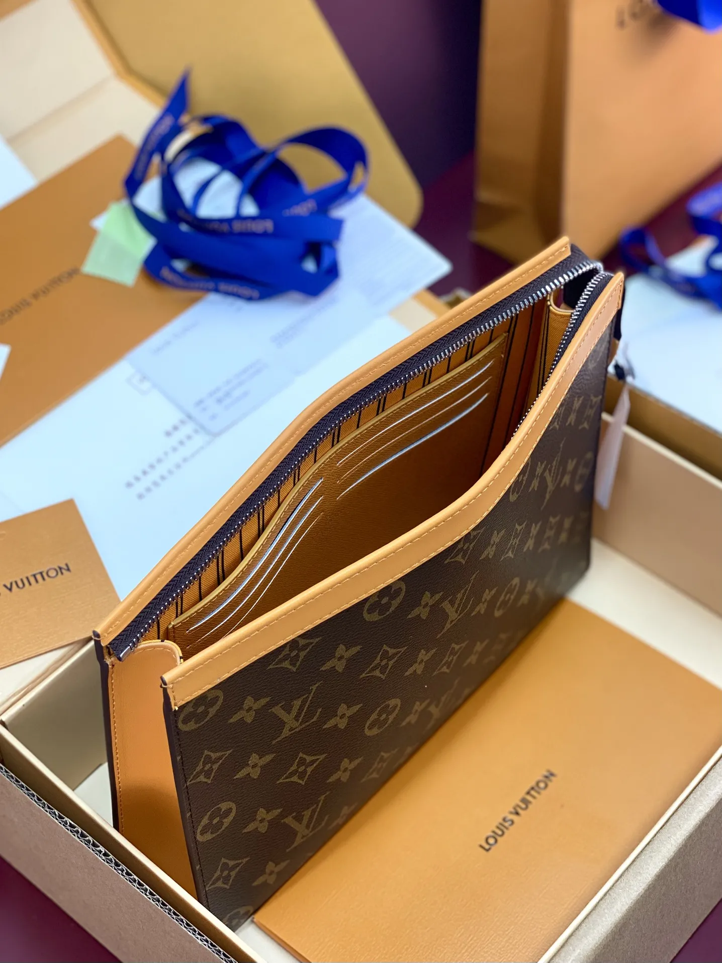 Louis Vuitton Pochette Voyage MM M12820 - 图片 8