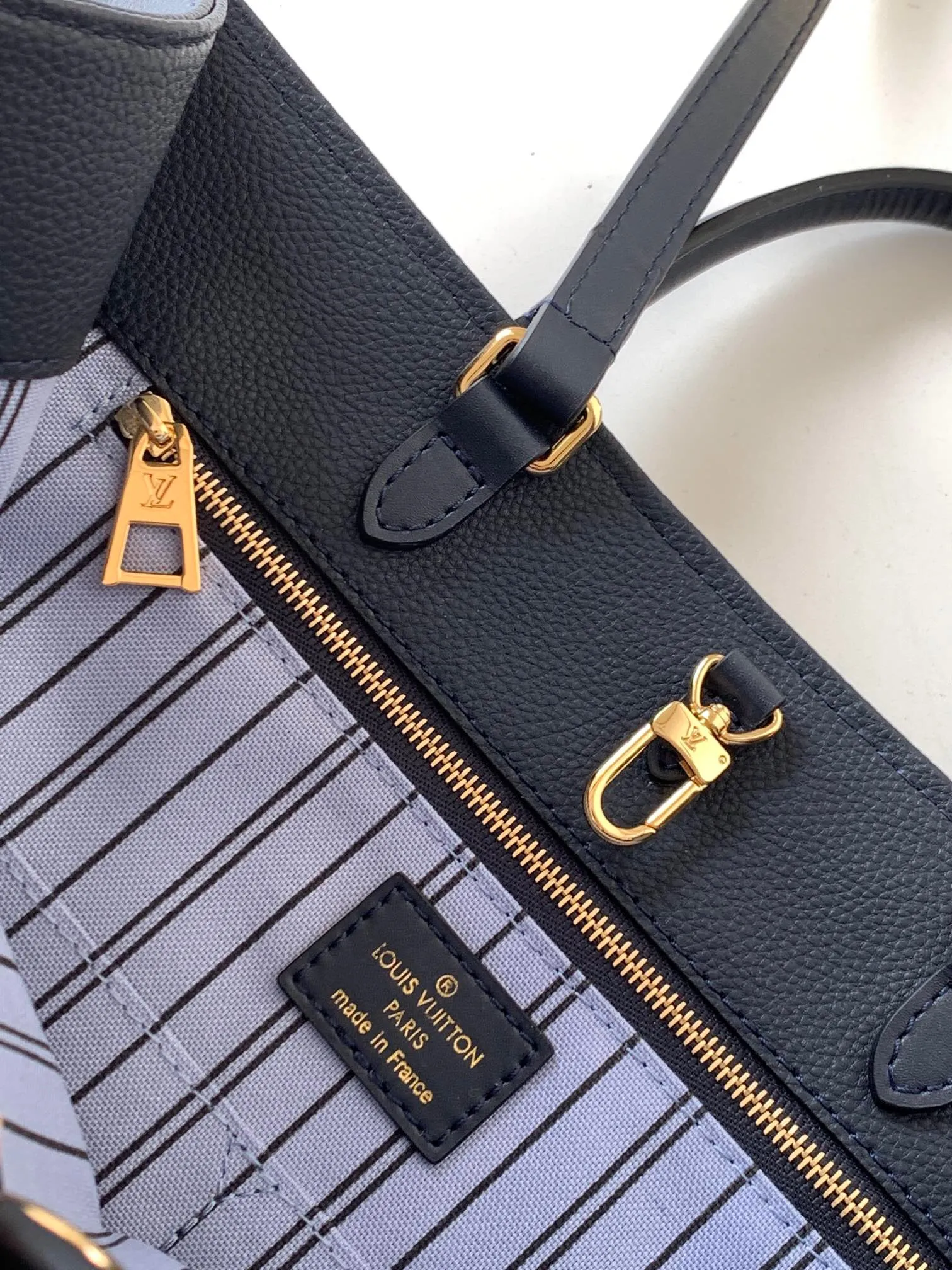 Alternative view of Louis Vuitton OnTheGo MM M57723