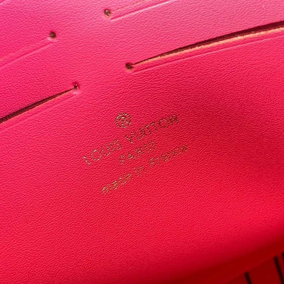 Alternative view of Louis Vuitton Pochette Voyage MM M12818