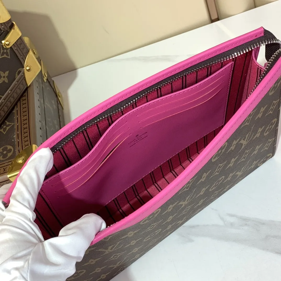 Louis Vuitton Pochette Voyage MM M12818 - 图片 3