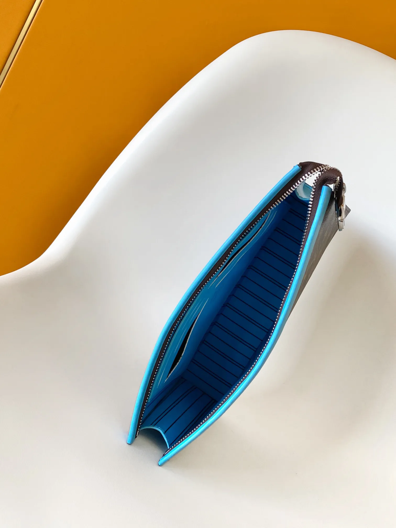 Louis Vuitton Pochette Voyage MM M12815 - 图片 10
