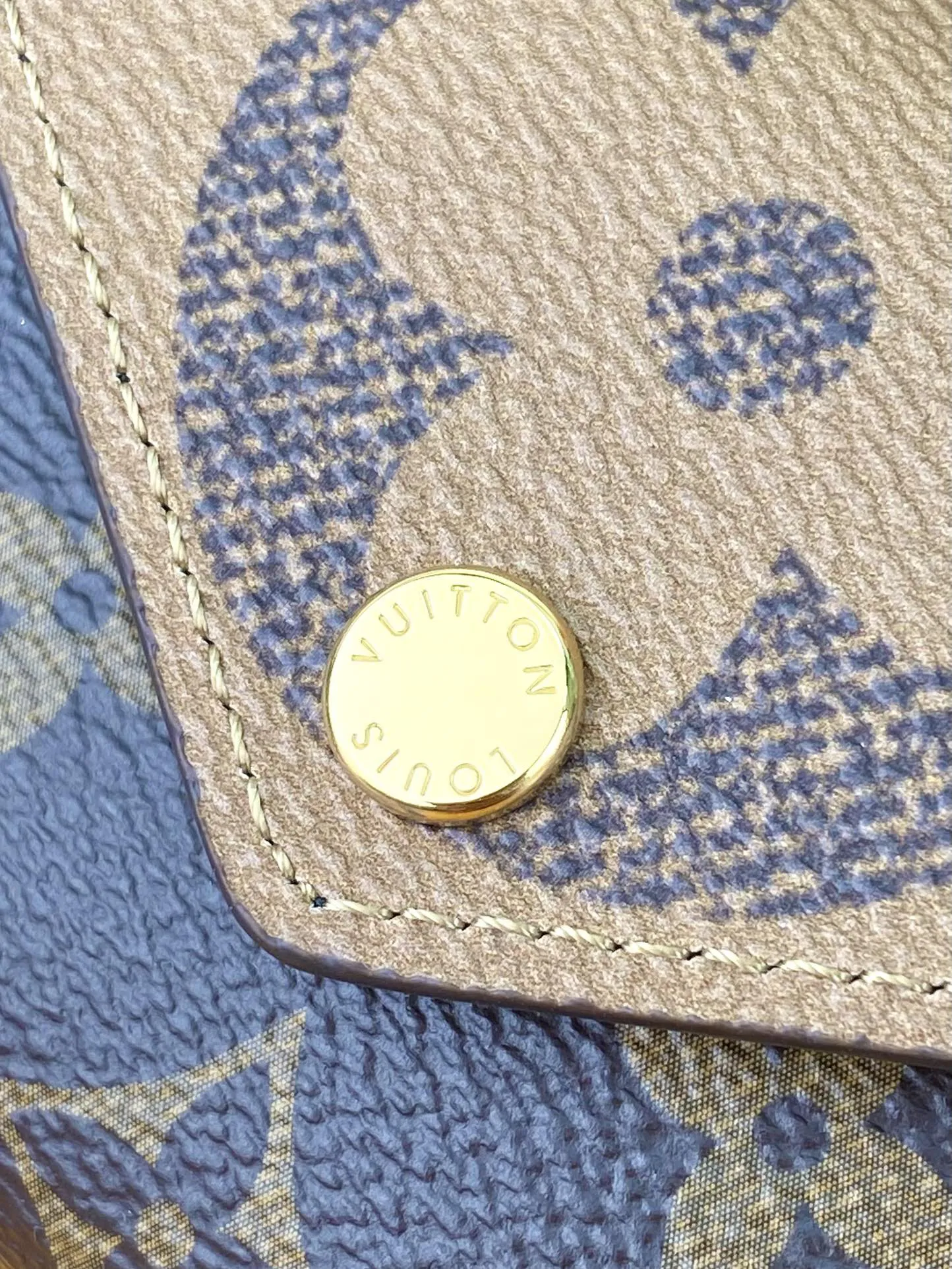 Louis Vuitton Zoé Wallet M80725 - Image 7