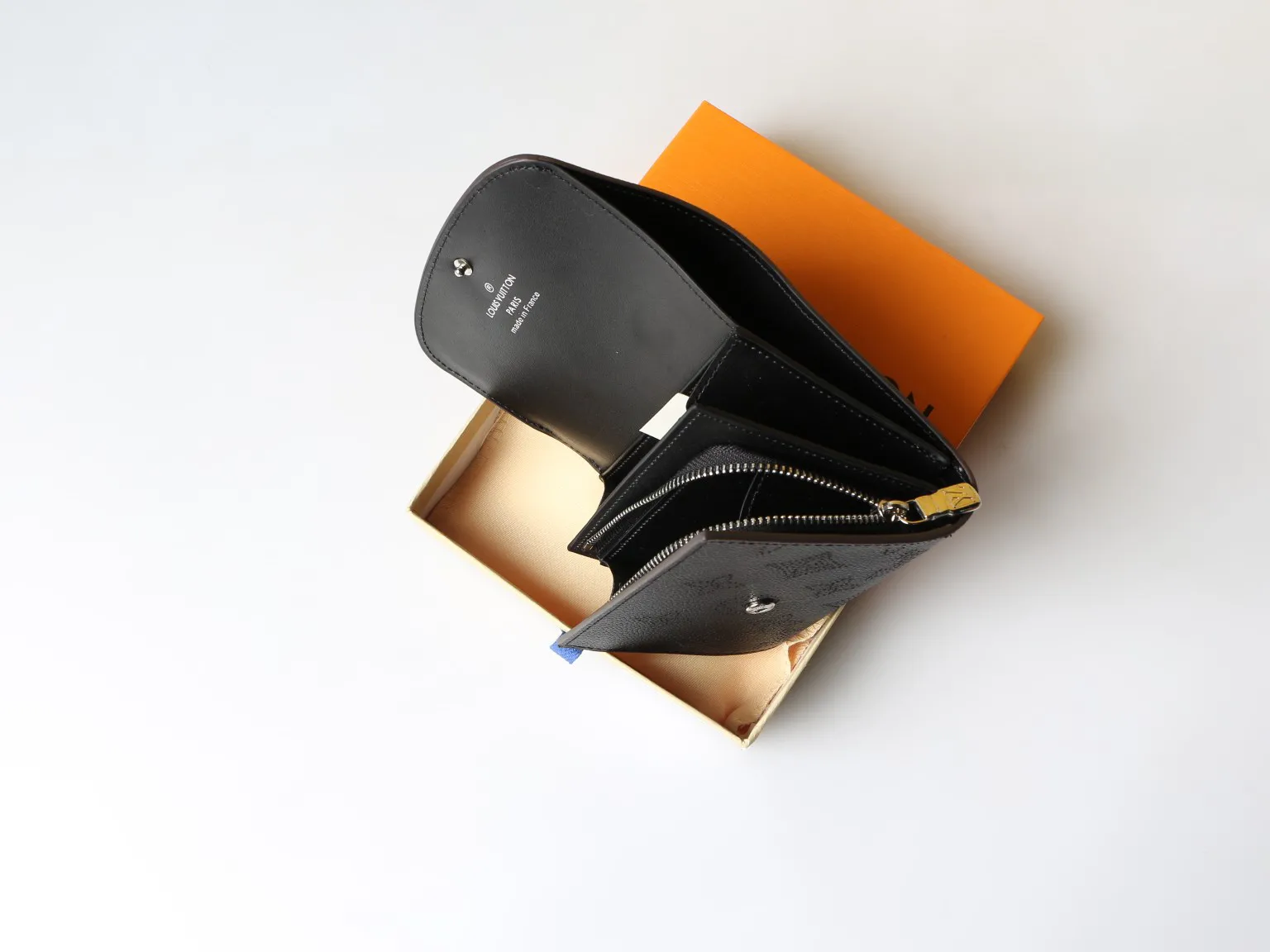 Alternative view of Louis Vuitton Iris Compact Wallet M62540