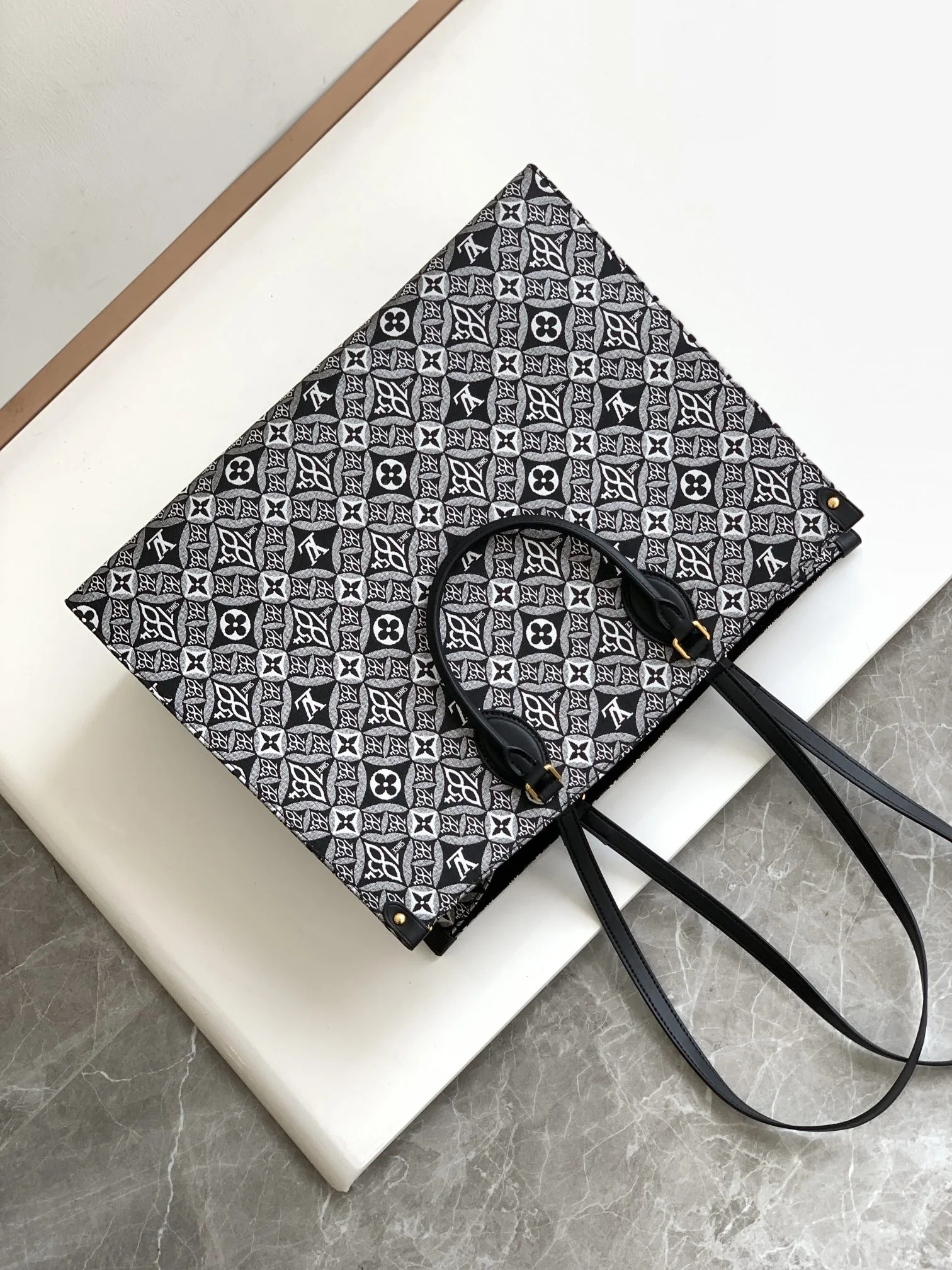 Alternative view of Louis Vuitton Onthego GM M57207